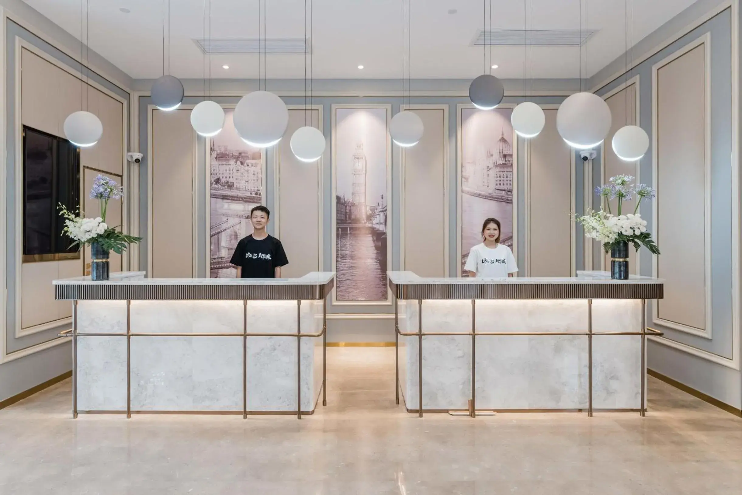 Lobby or reception in Atour Hotel Chengdu Kuanzhai Alley Lobby or reception in Atour Hotel Chengdu Kuanzhai Alley