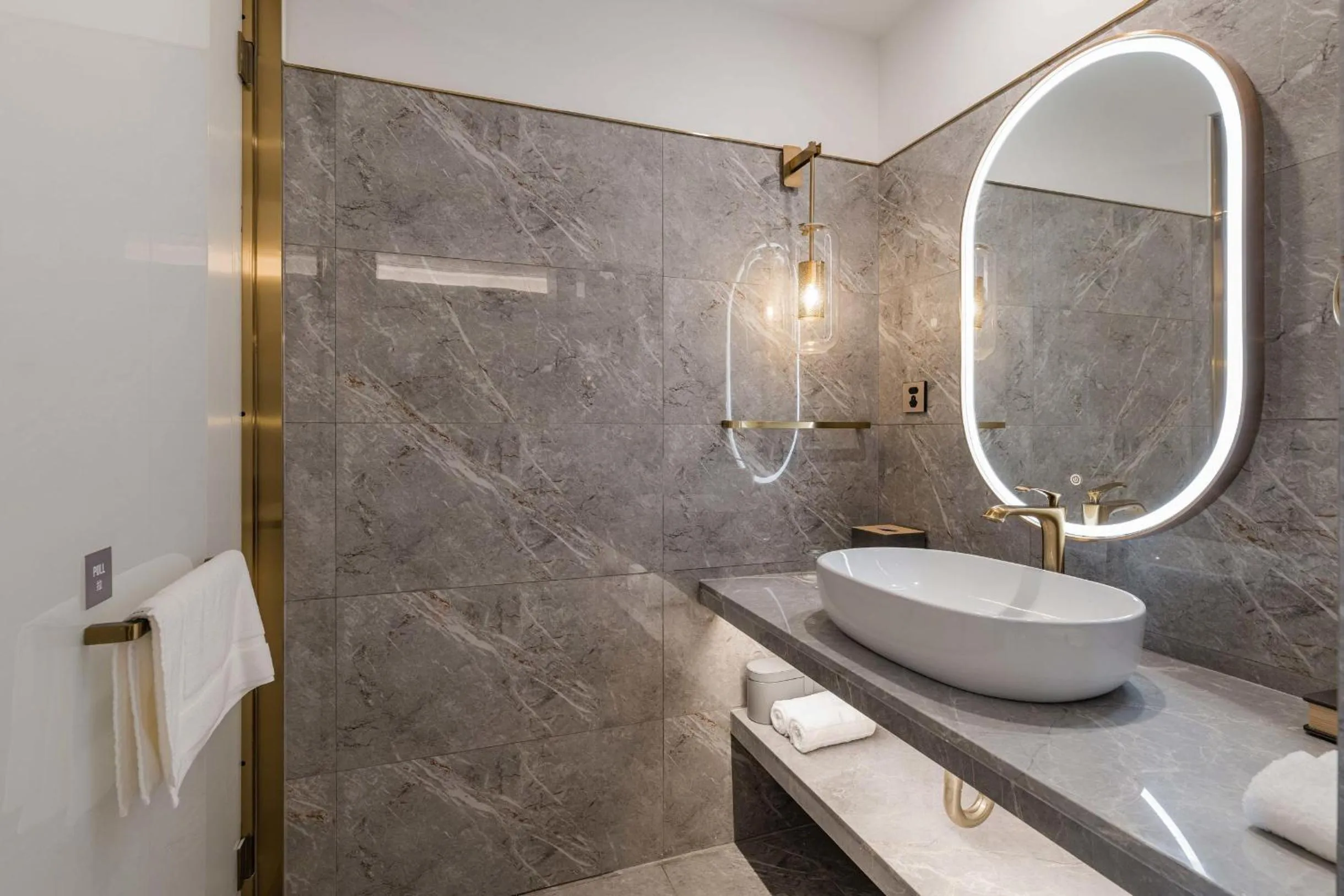 Shower in Atour Hotel Chengdu Kuanzhai Alley