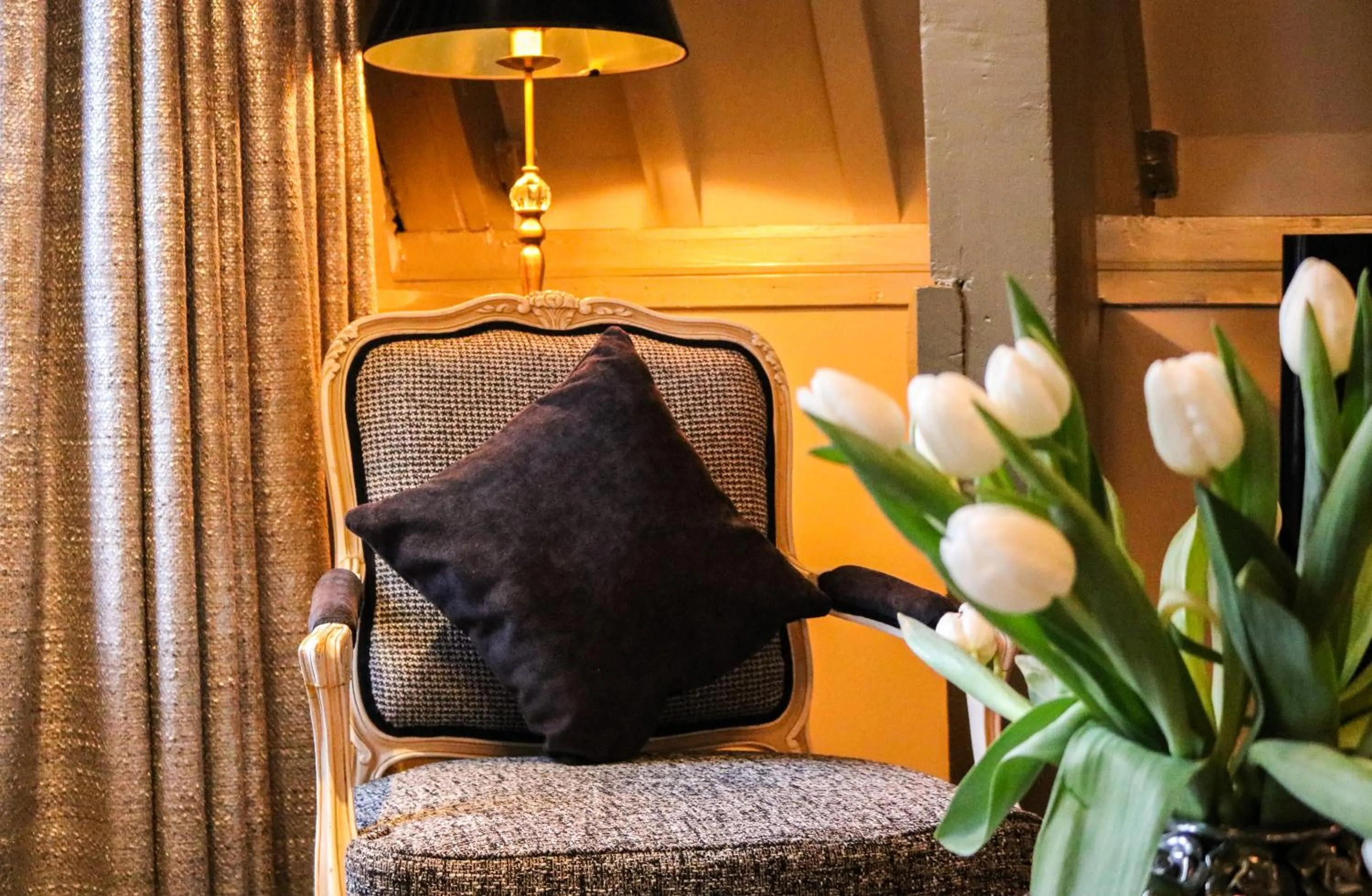 Seating area in Ambassade Hotel