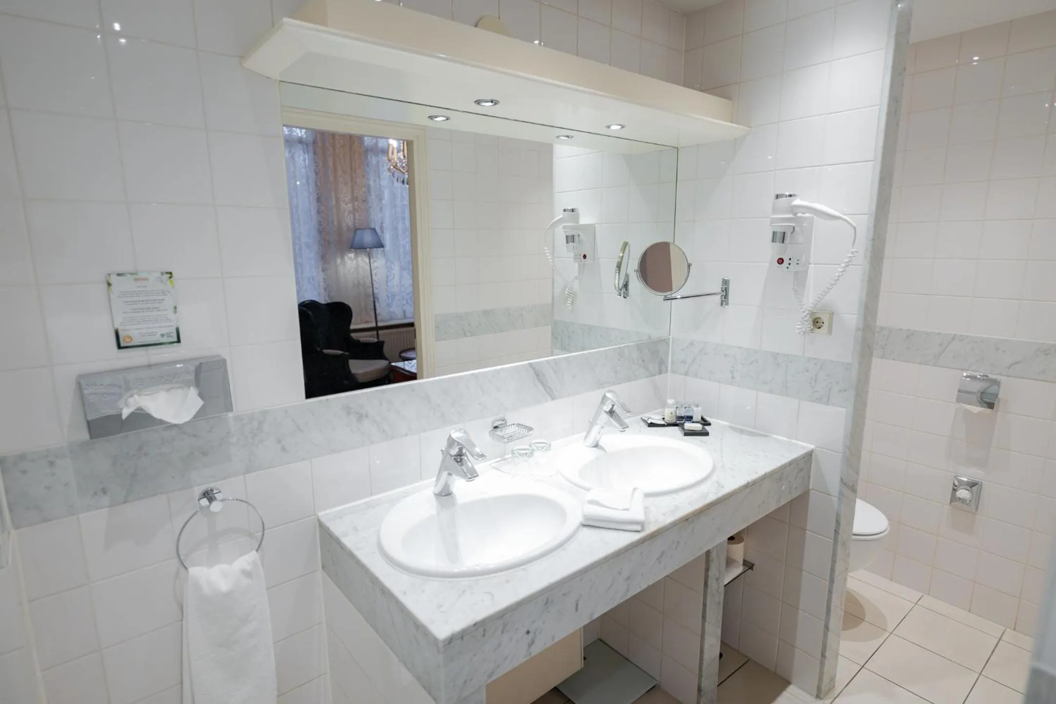 Shower in Ambassade Hotel