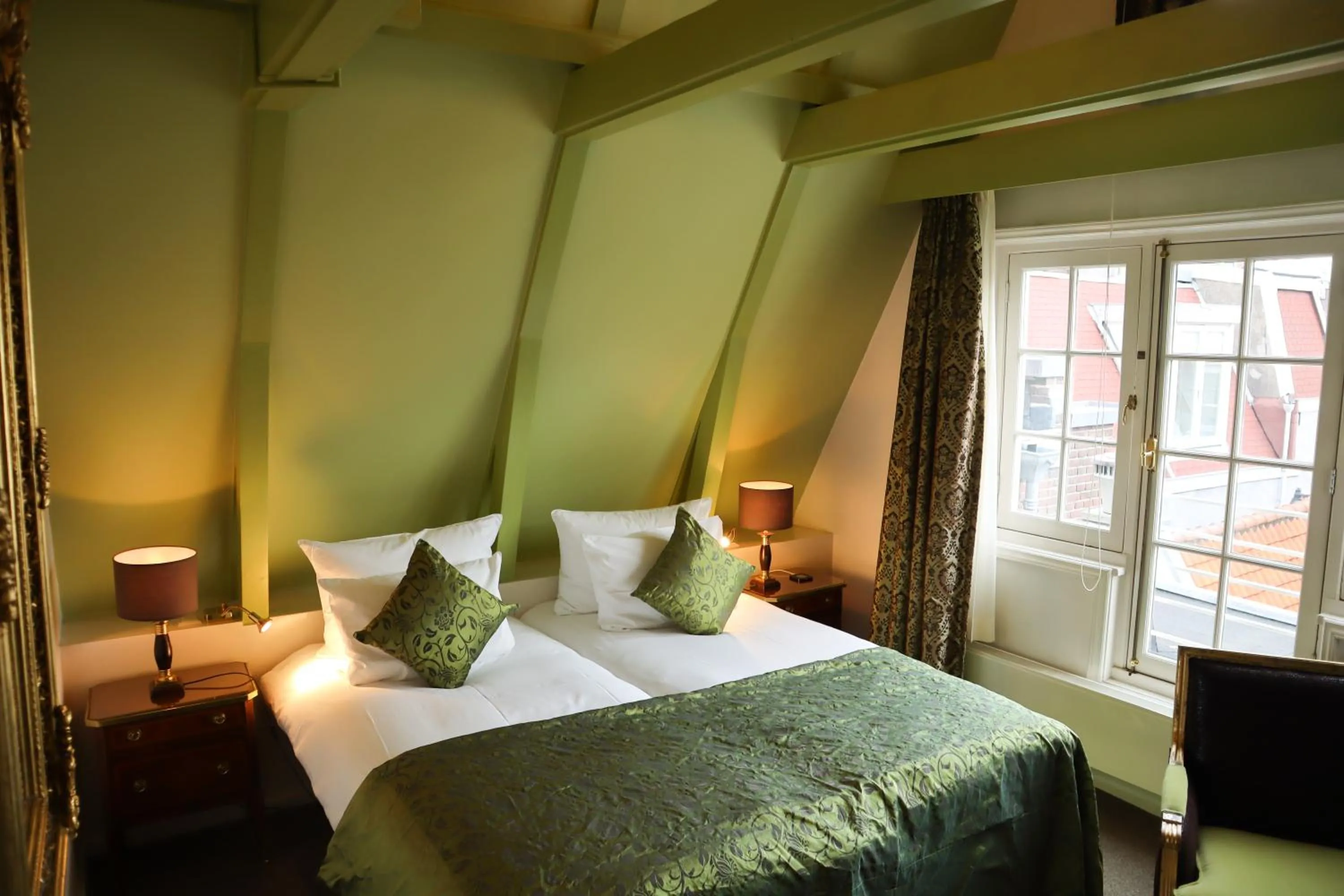 Bedroom, Bed in Ambassade Hotel