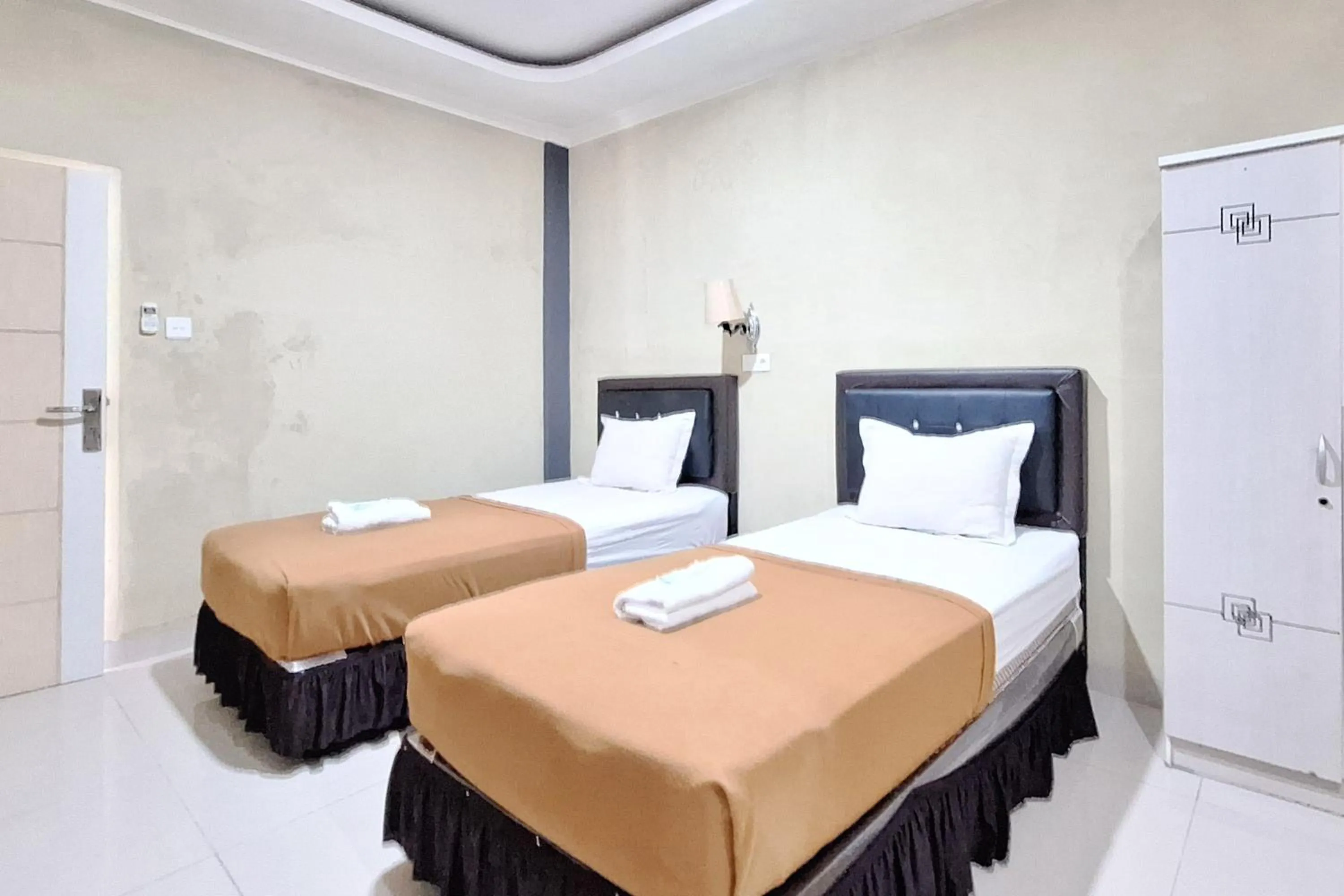 Bedroom, Bed in Hotel Jelita Mentawai Redpartner