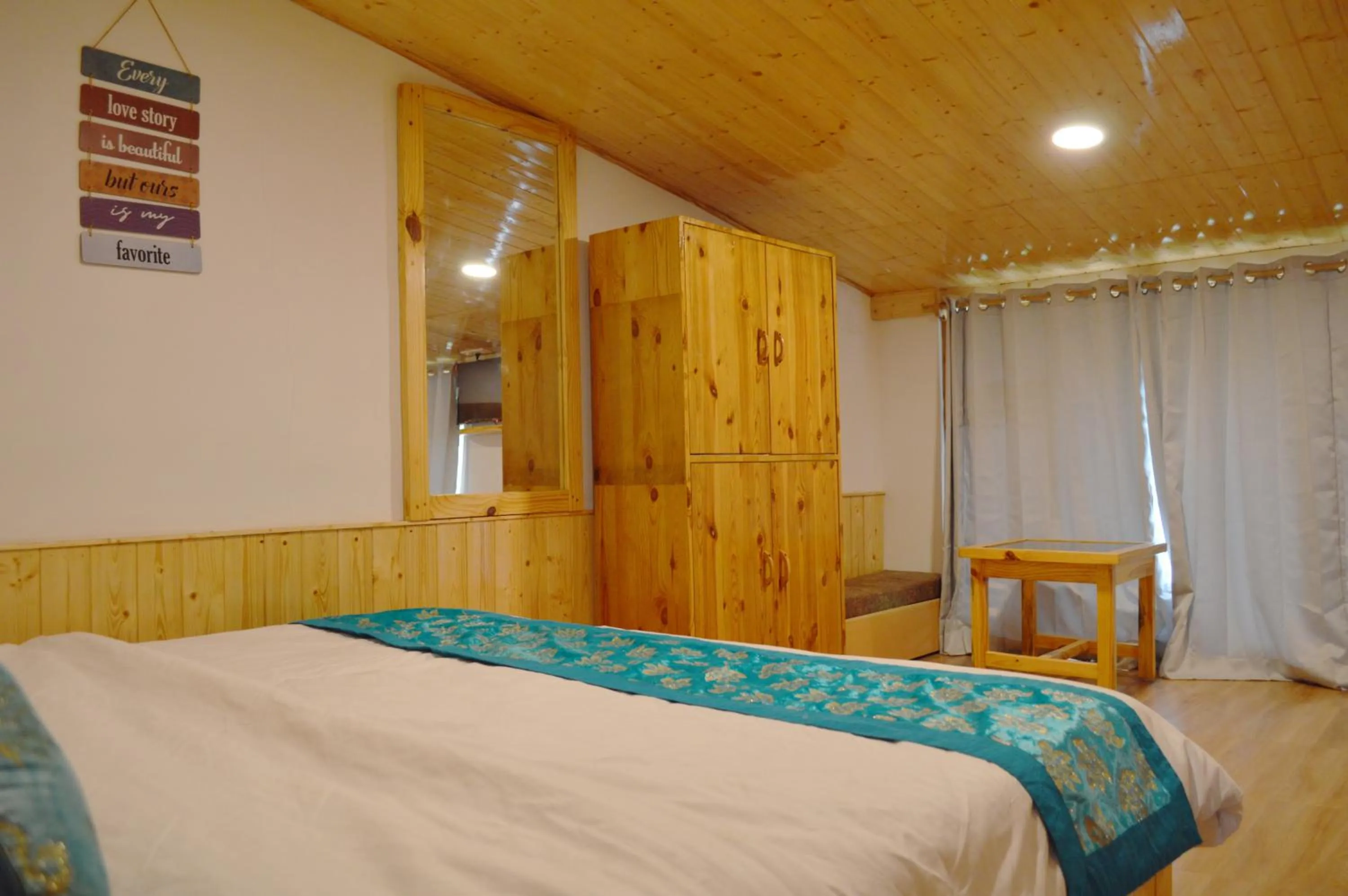 Bed in Manali Outdoor Retreat by Sheosante