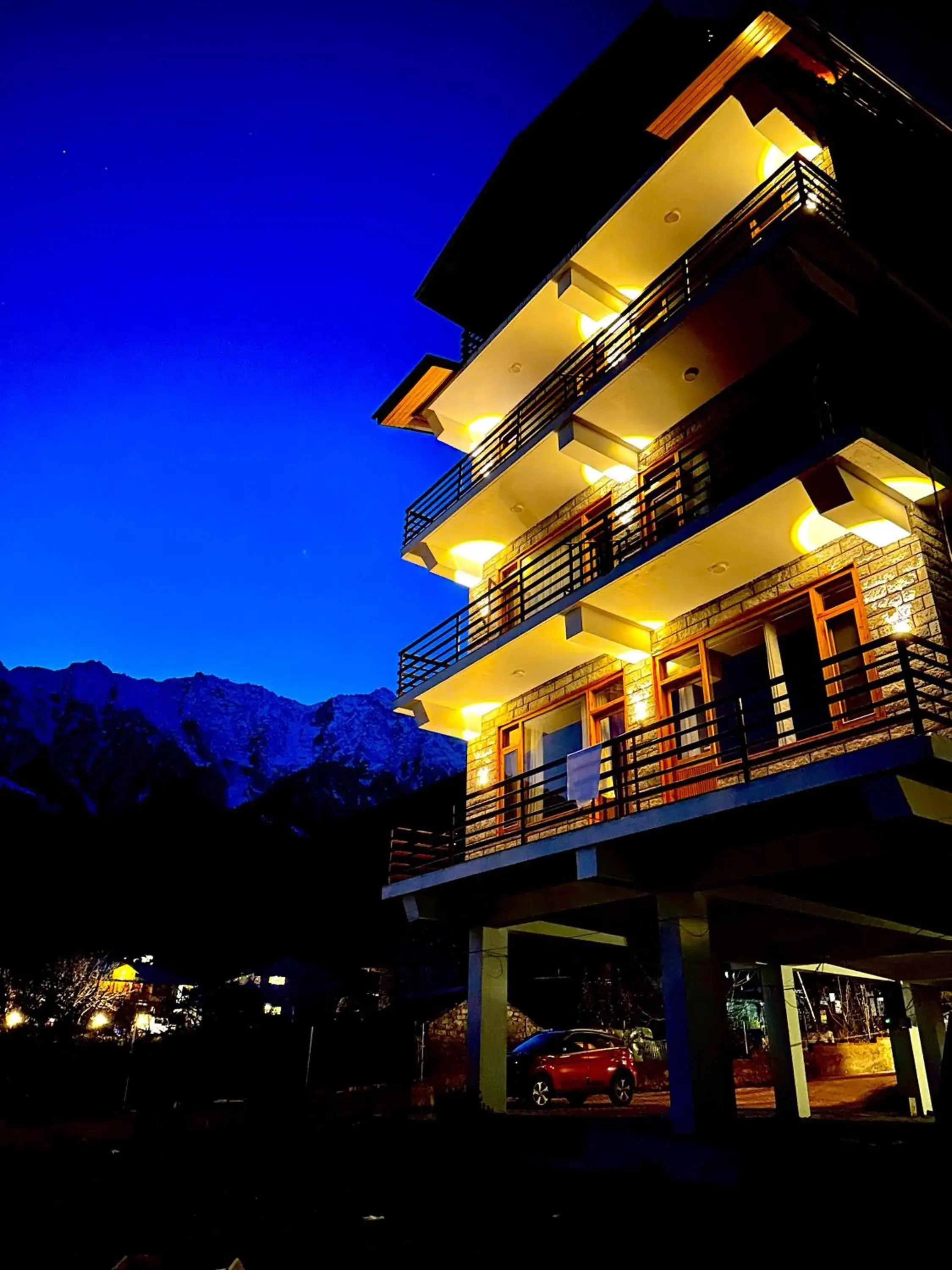 Property building in Manali Outdoor Retreat Property building in Manali Outdoor Retreat