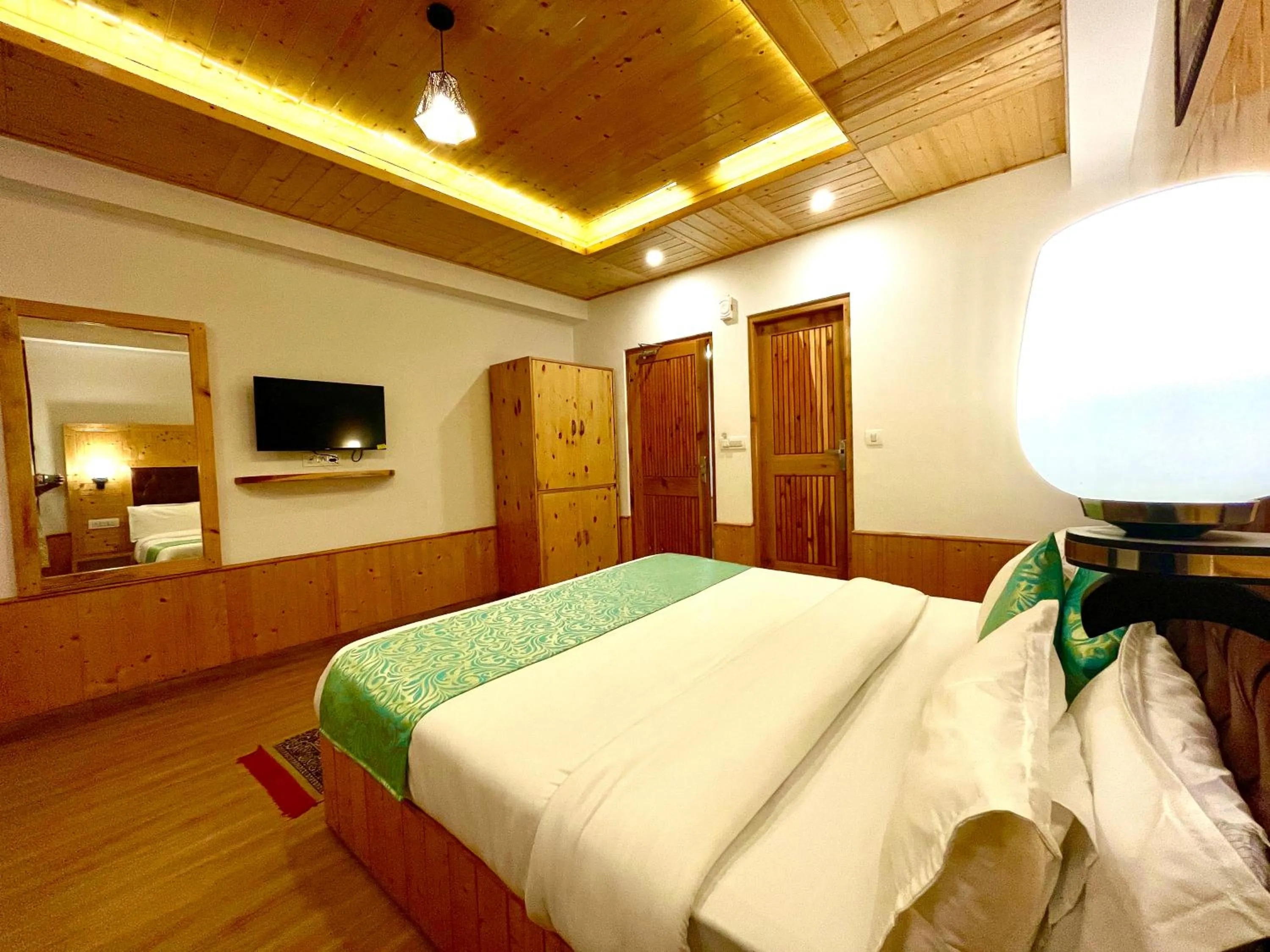 Bed in Manali Outdoor Retreat by Sheosante