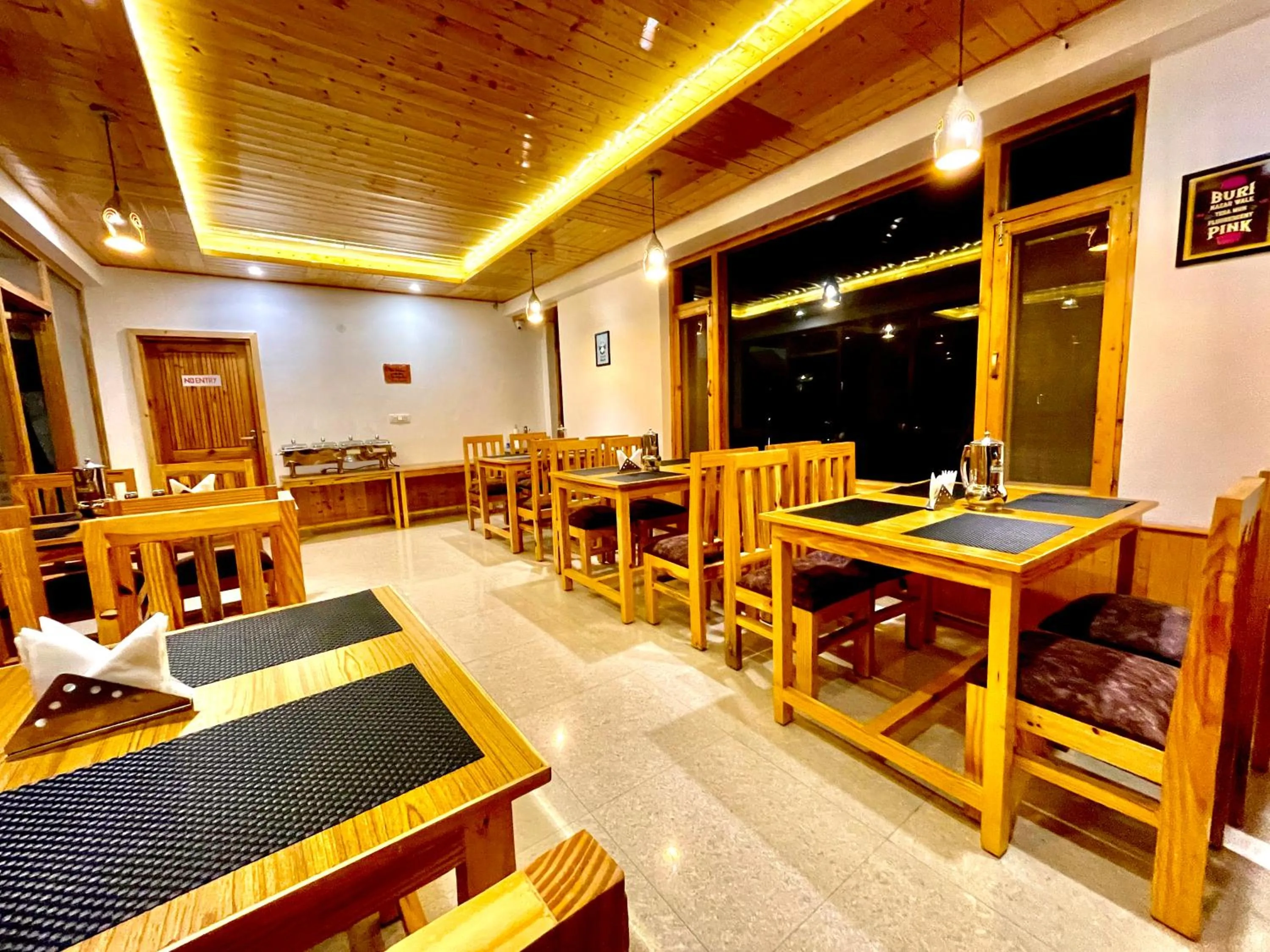 Restaurant/places to eat in Manali Outdoor Retreat by Sheosante