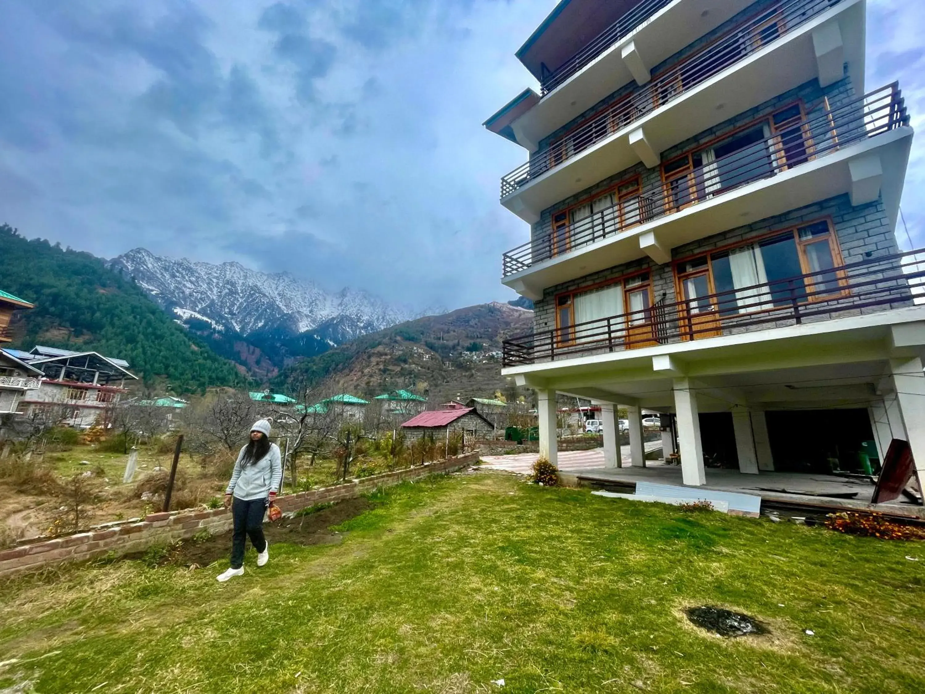 Property building in Manali Outdoor Retreat Property building in Manali Outdoor Retreat