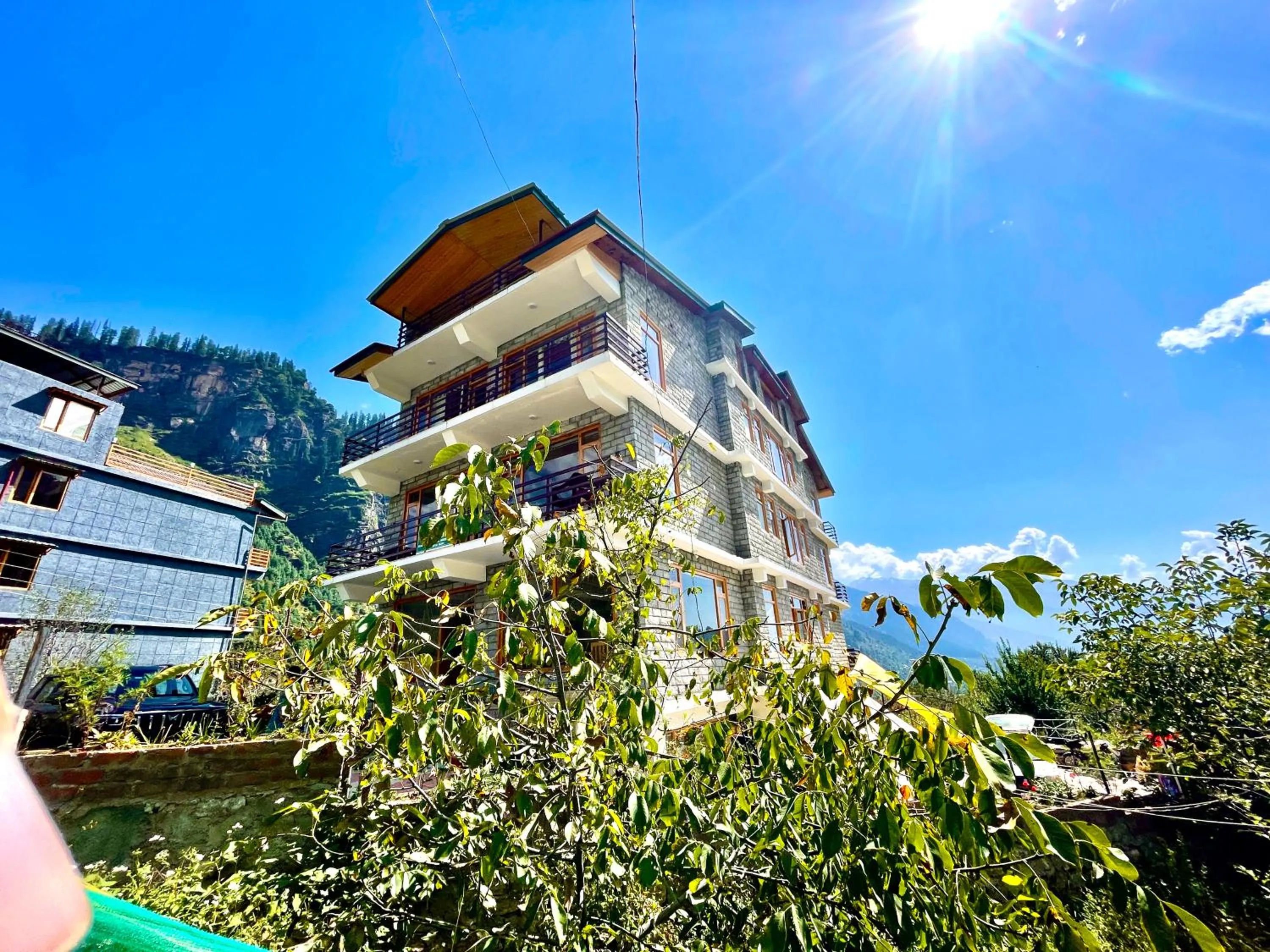 Property building in Manali Outdoor Retreat by Sheosante