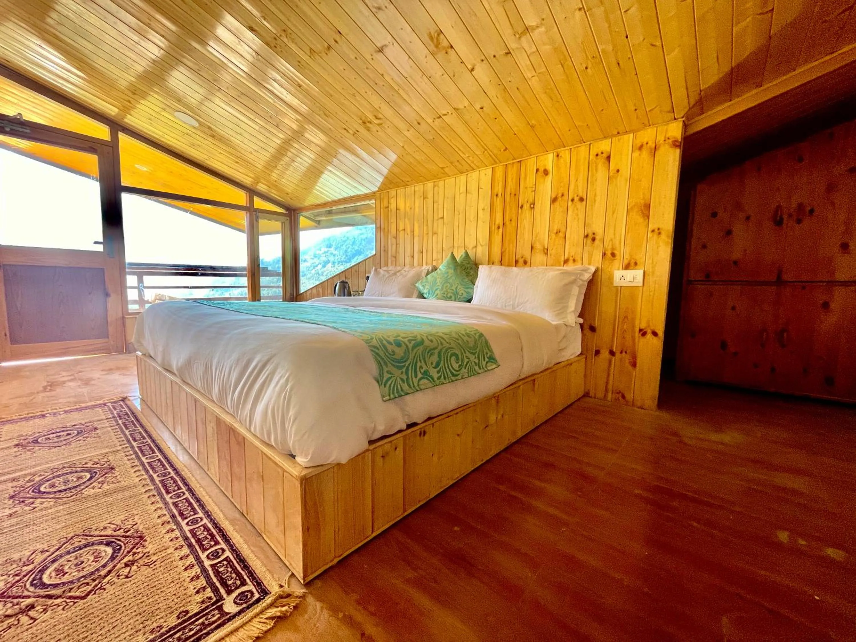 Bed in Manali Outdoor Retreat by Sheosante
