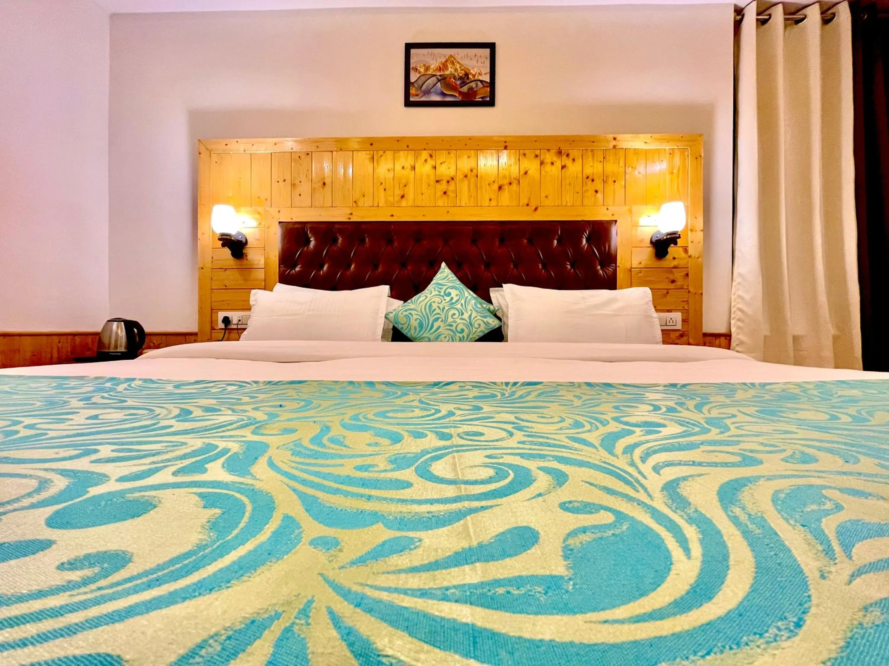 Bed in Manali Outdoor Retreat by Sheosante