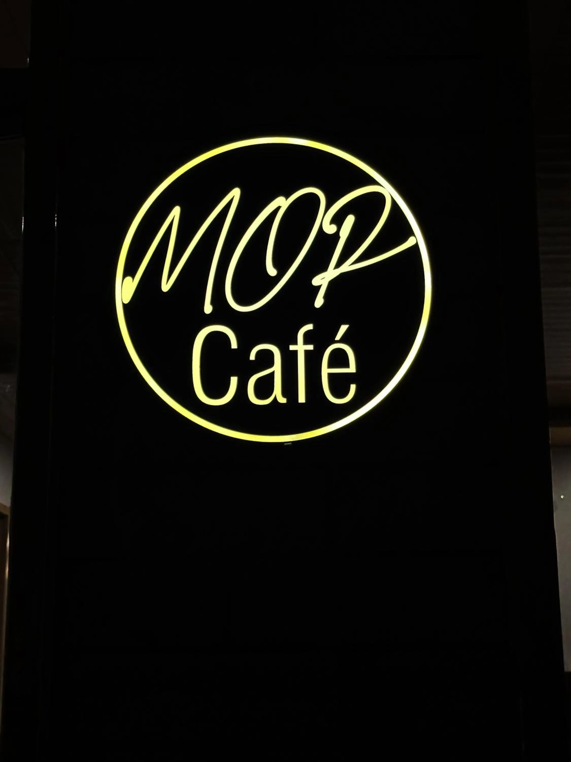 Restaurant/places to eat in Manali Outdoor Retreat by Sheosante