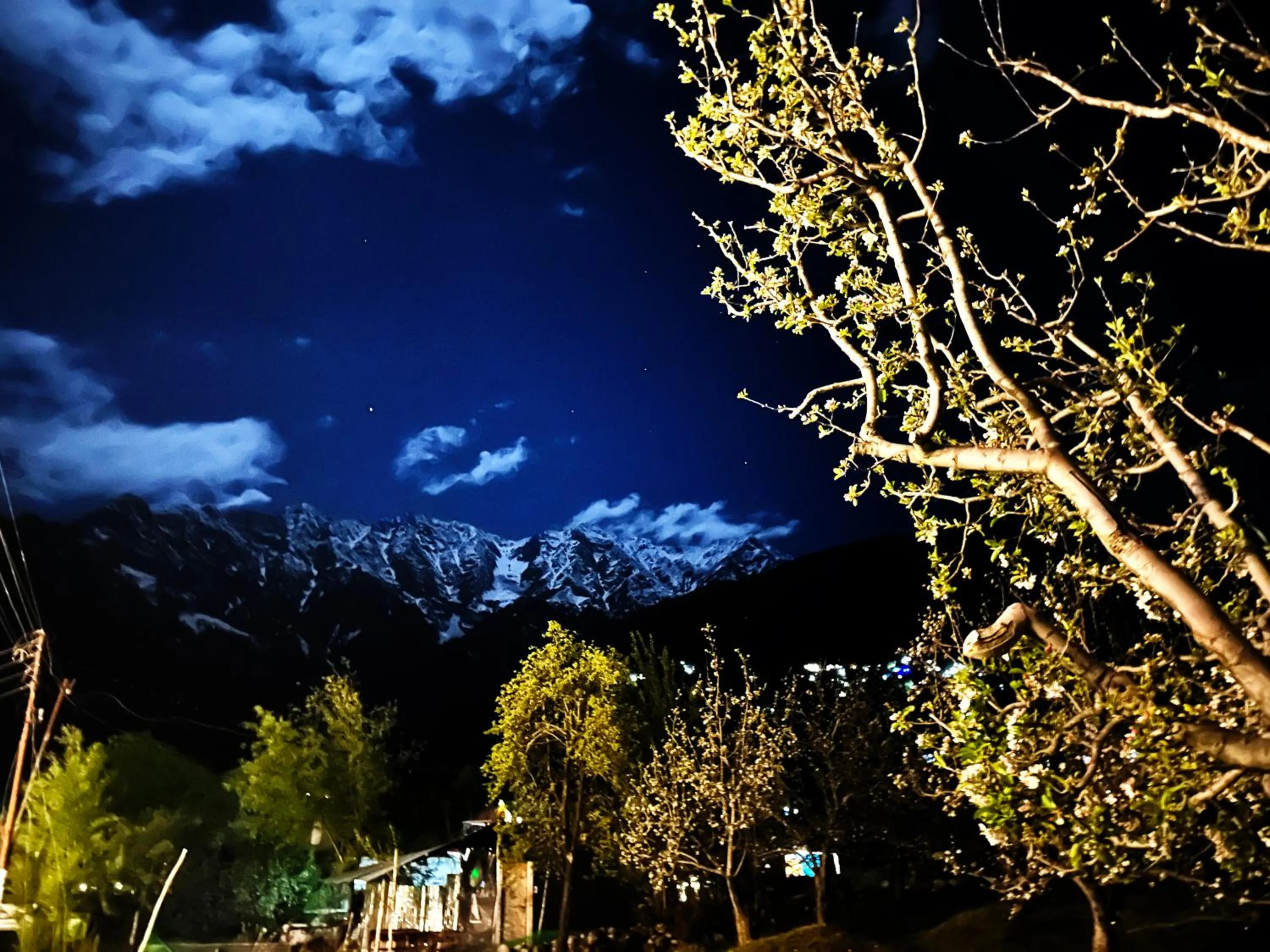 Night in Manali Outdoor Retreat by Sheosante