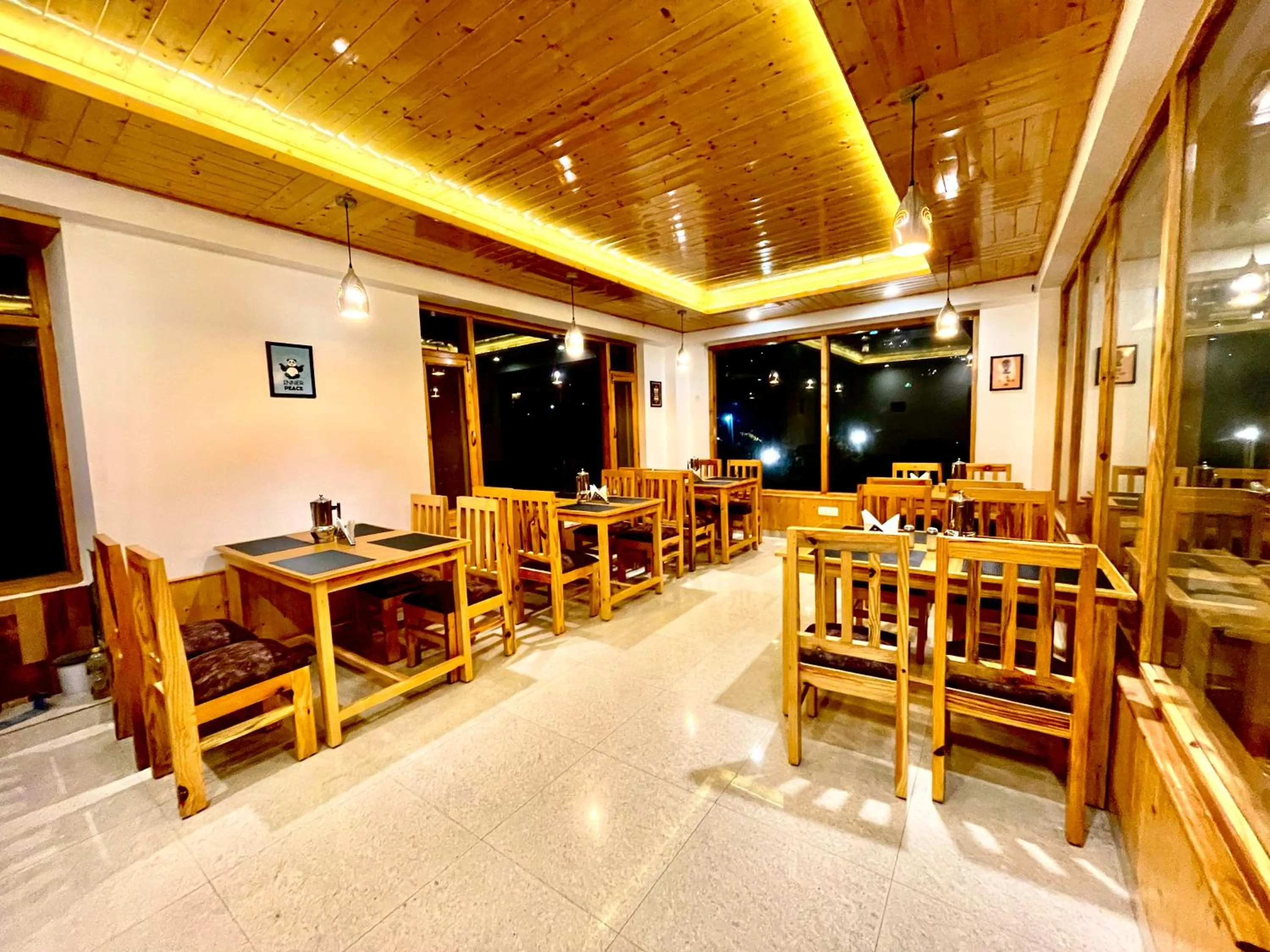 Restaurant/places to eat in Manali Outdoor Retreat by Sheosante