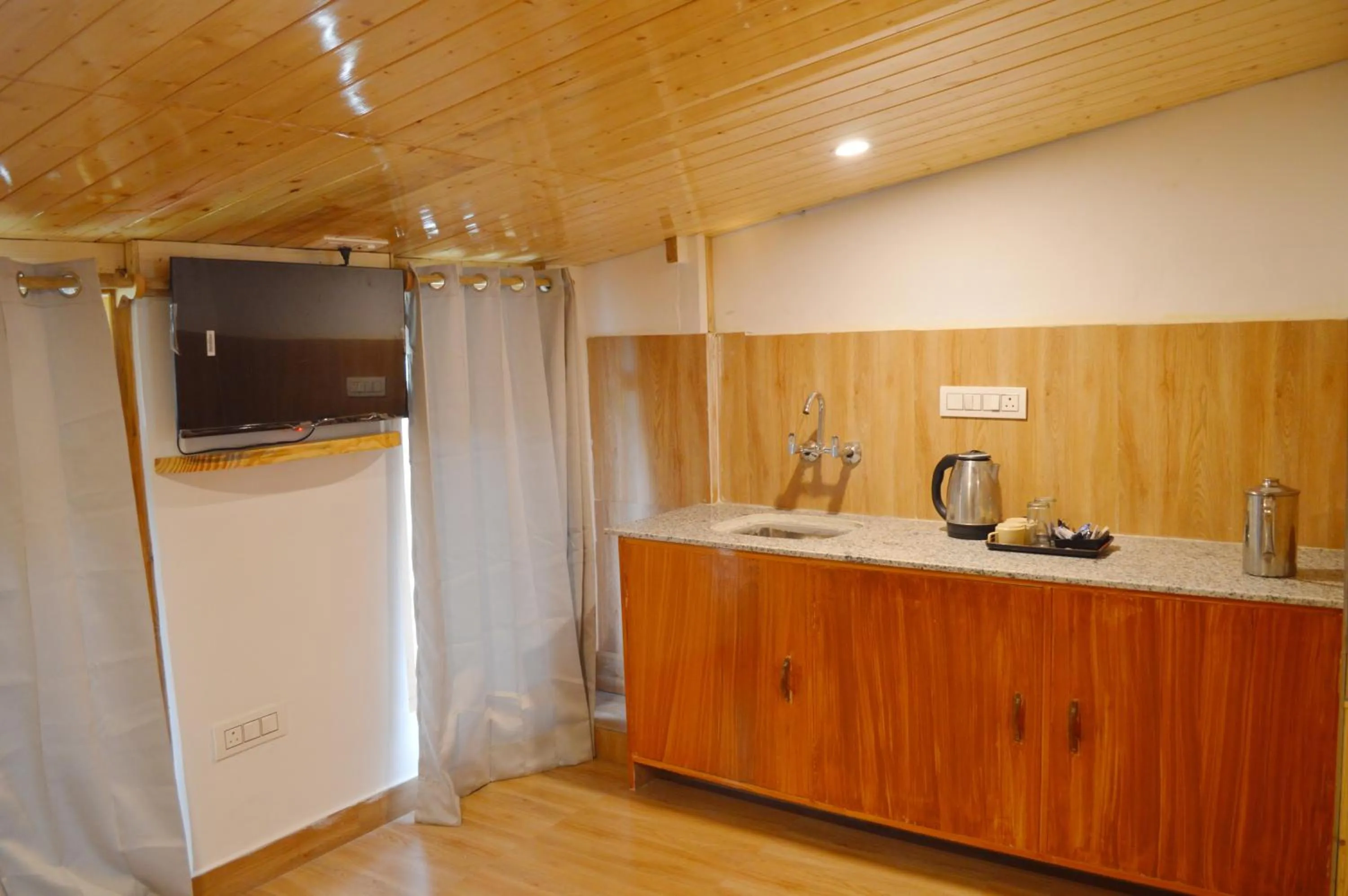 TV and multimedia in Manali Outdoor Retreat by Sheosante