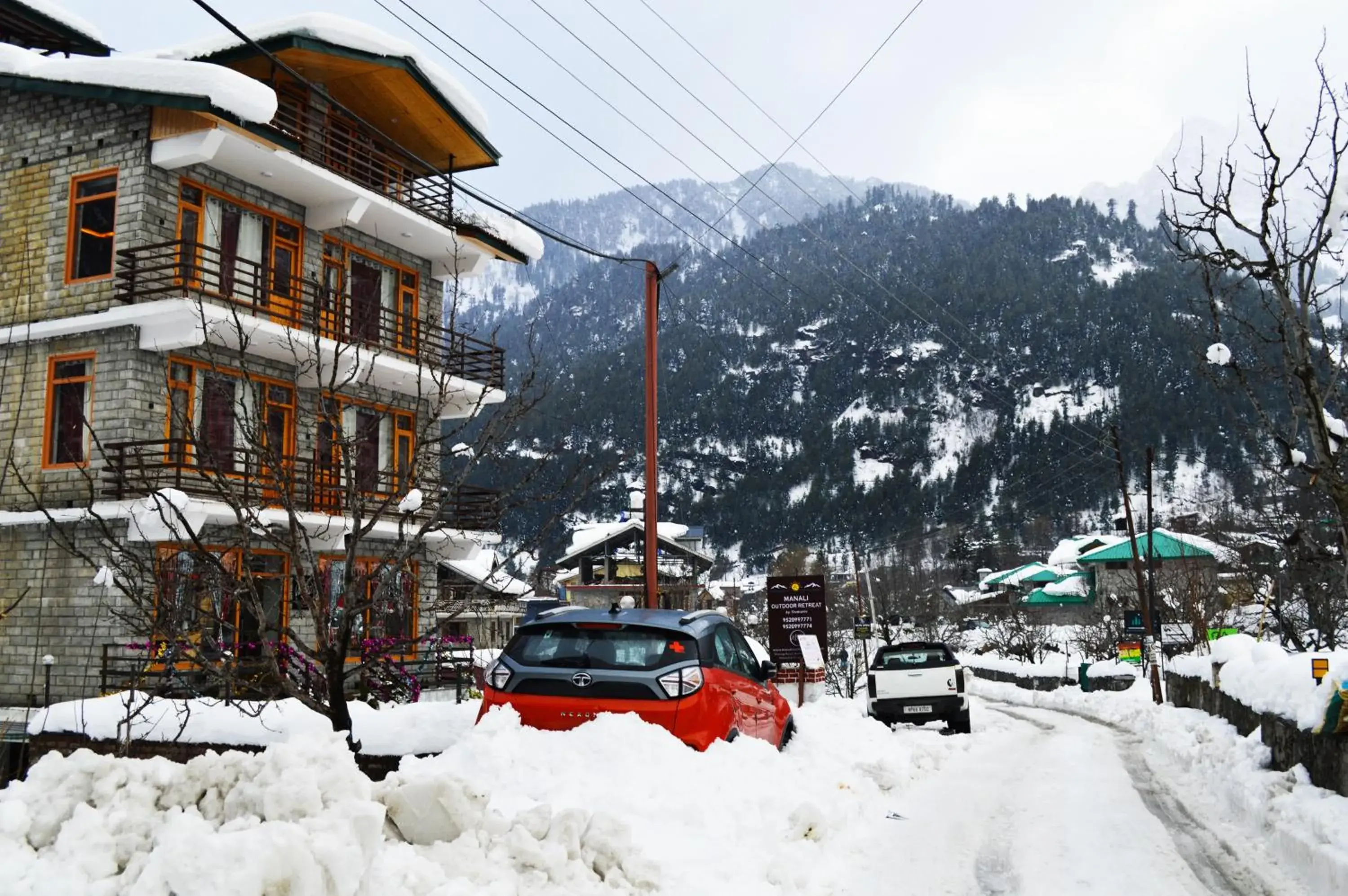 Property building in Manali Outdoor Retreat Property building in Manali Outdoor Retreat