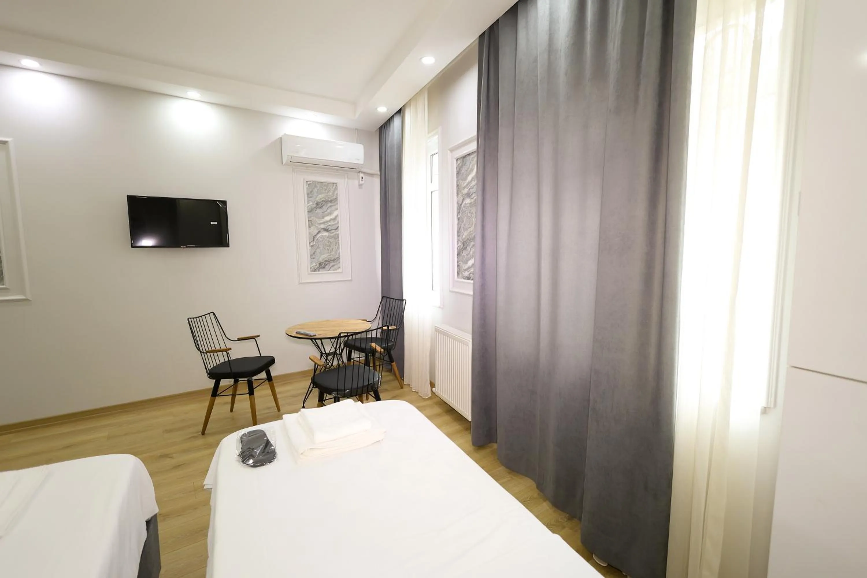 Bed in JOE BLACK APART