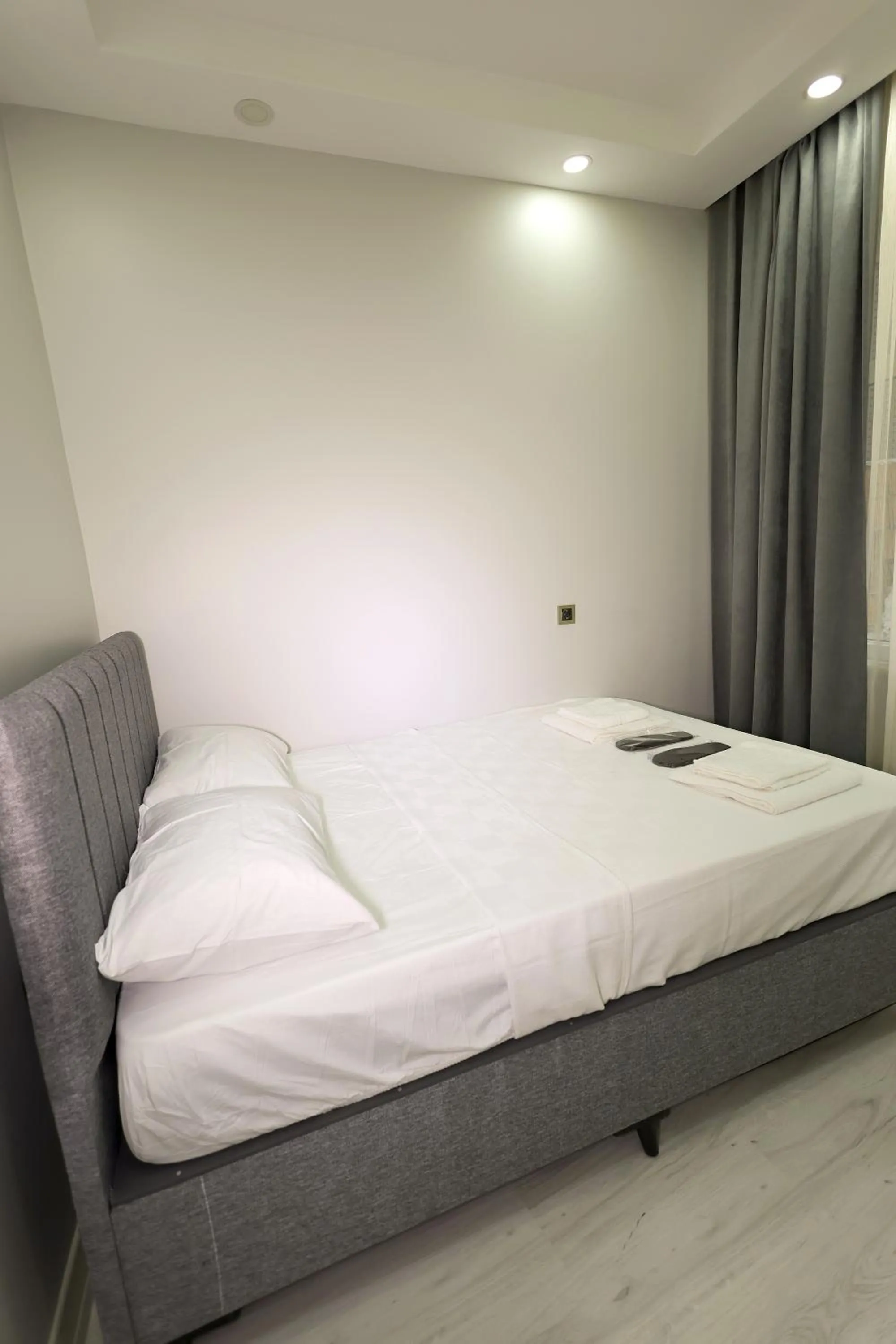 Bed in JOE BLACK APART