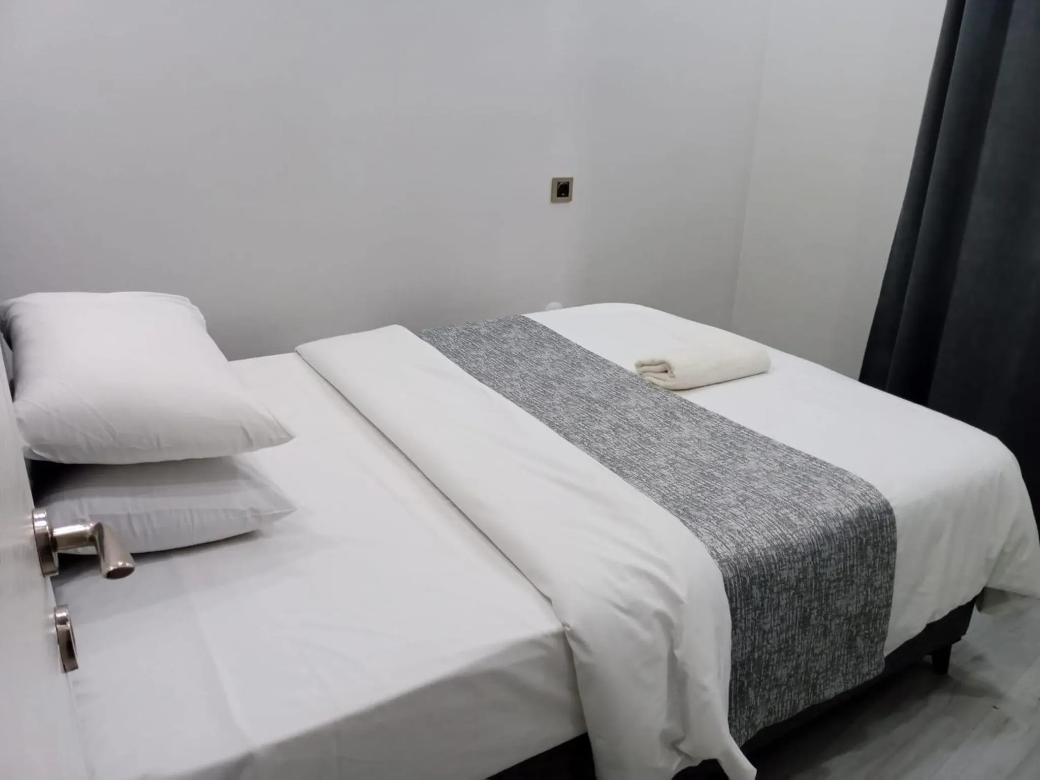 Bed in JOE BLACK APART