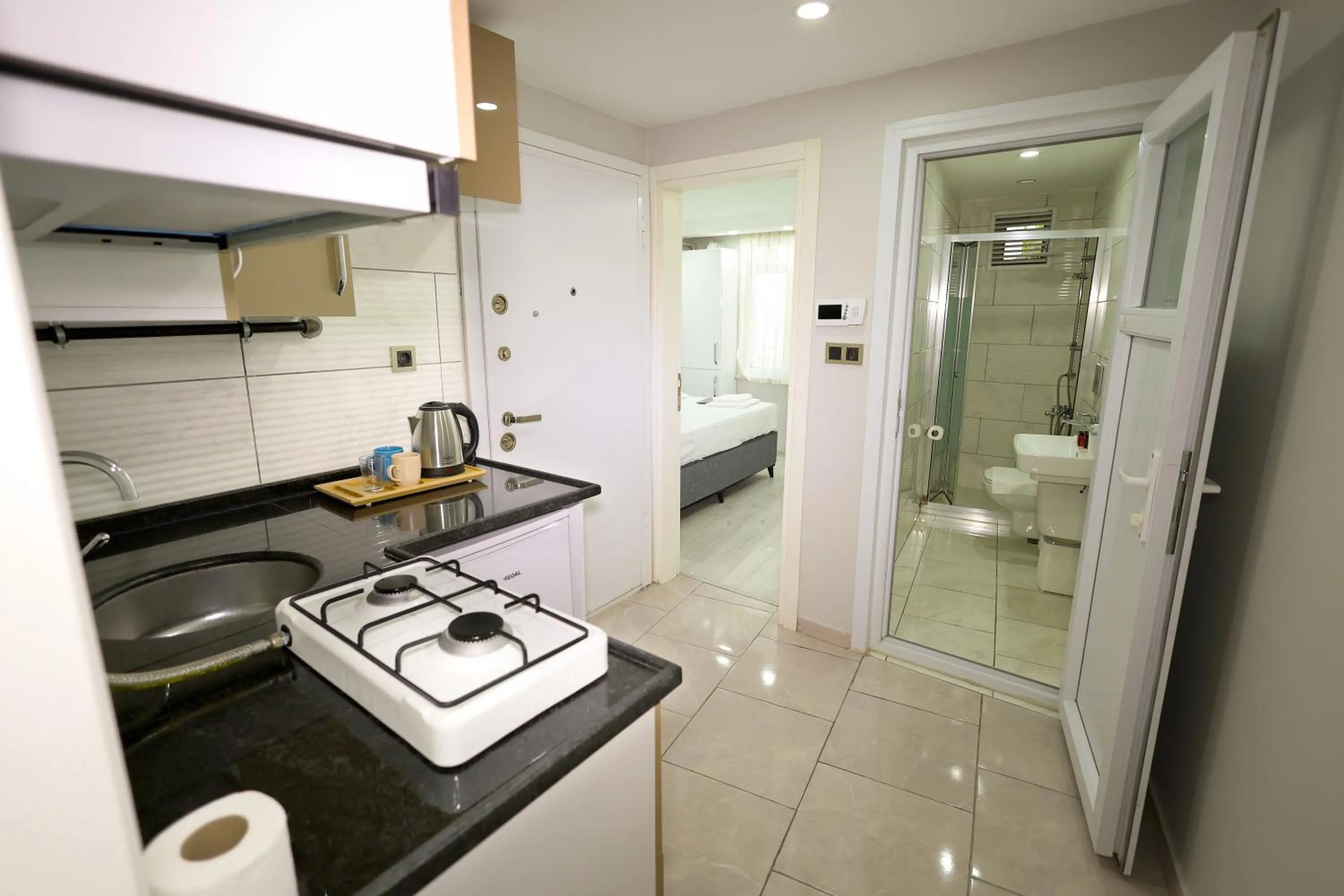 Shower in JOE BLACK APART