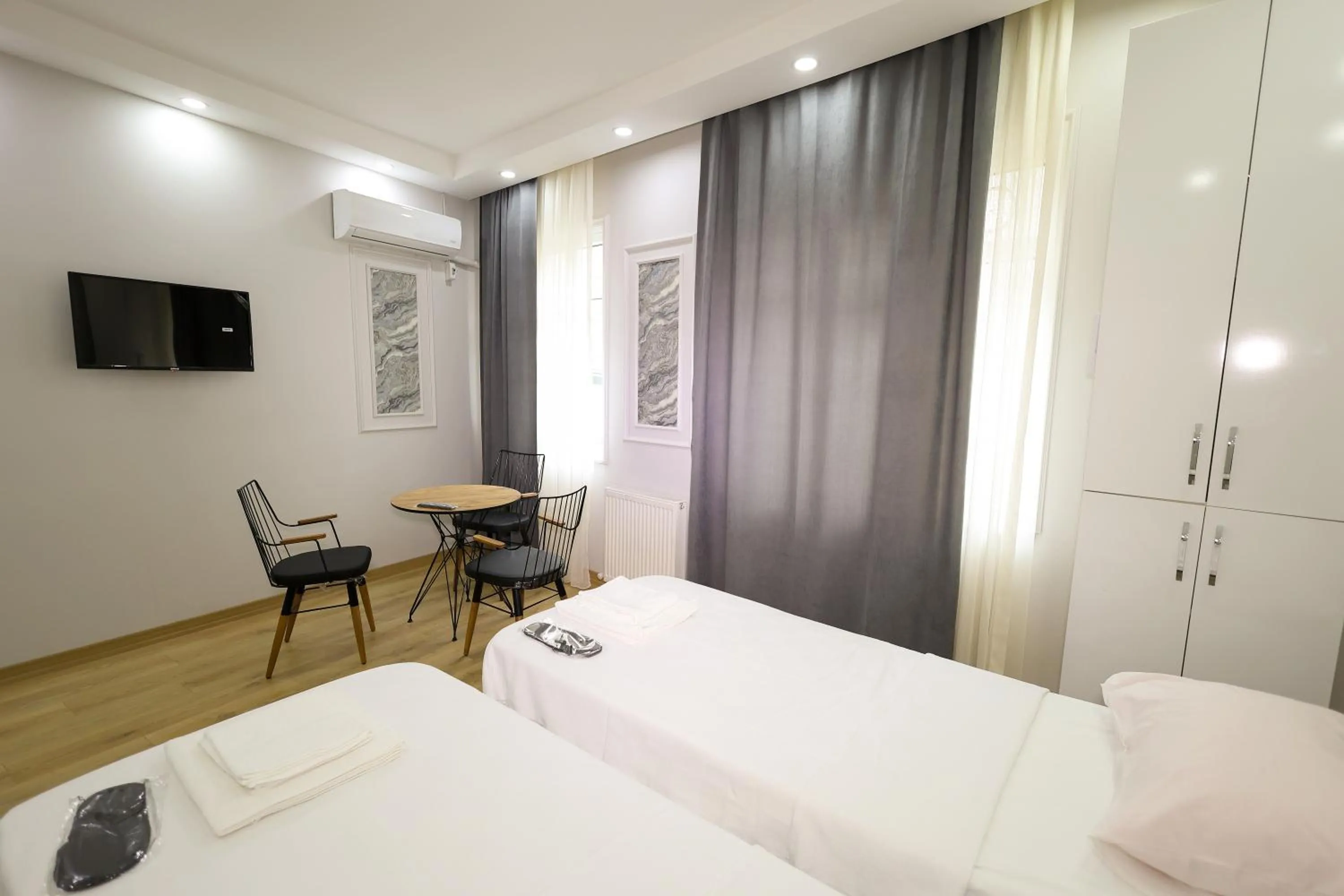 Bed in JOE BLACK APART