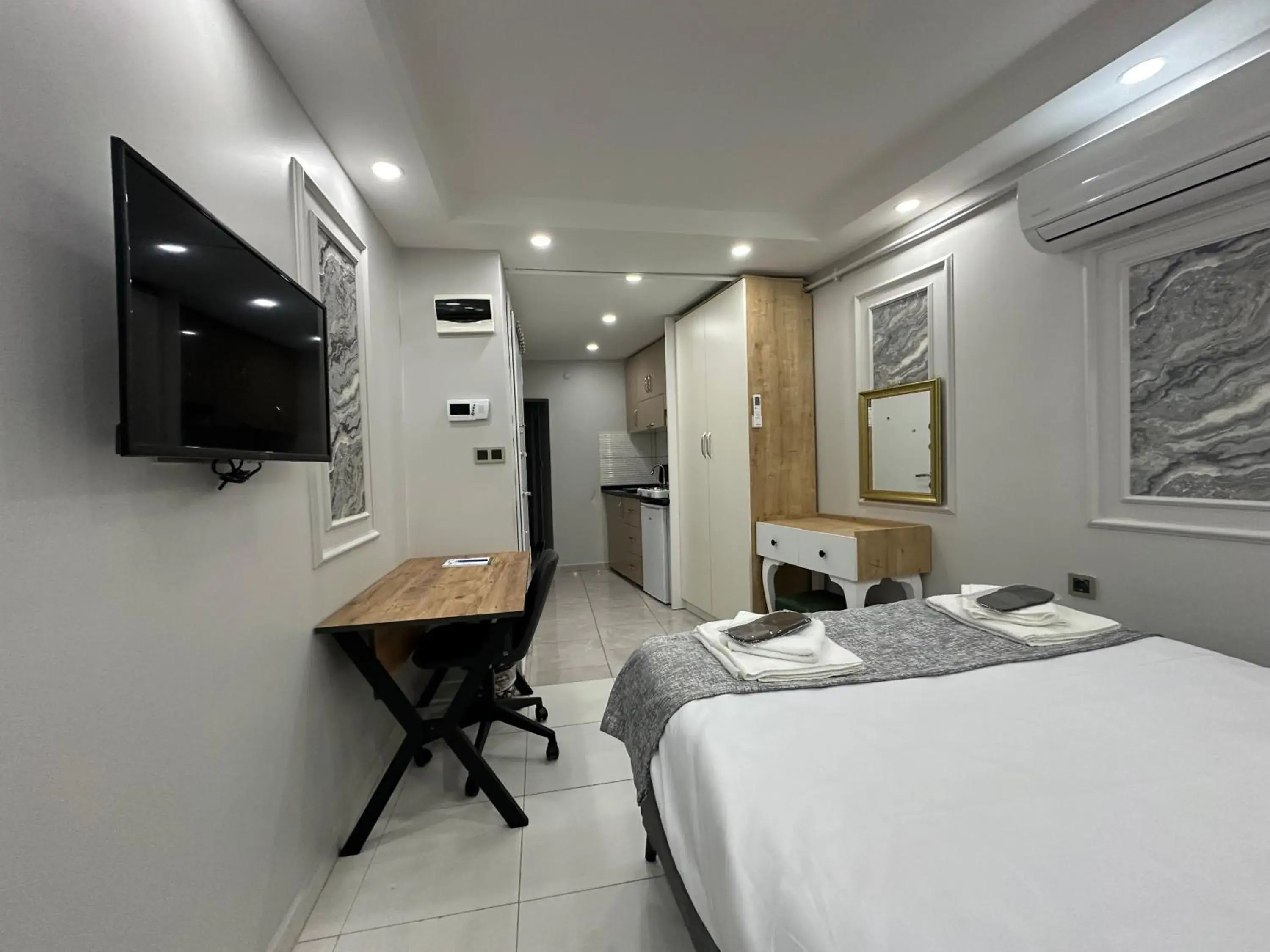 JOE BLACK APART JOE BLACK APART