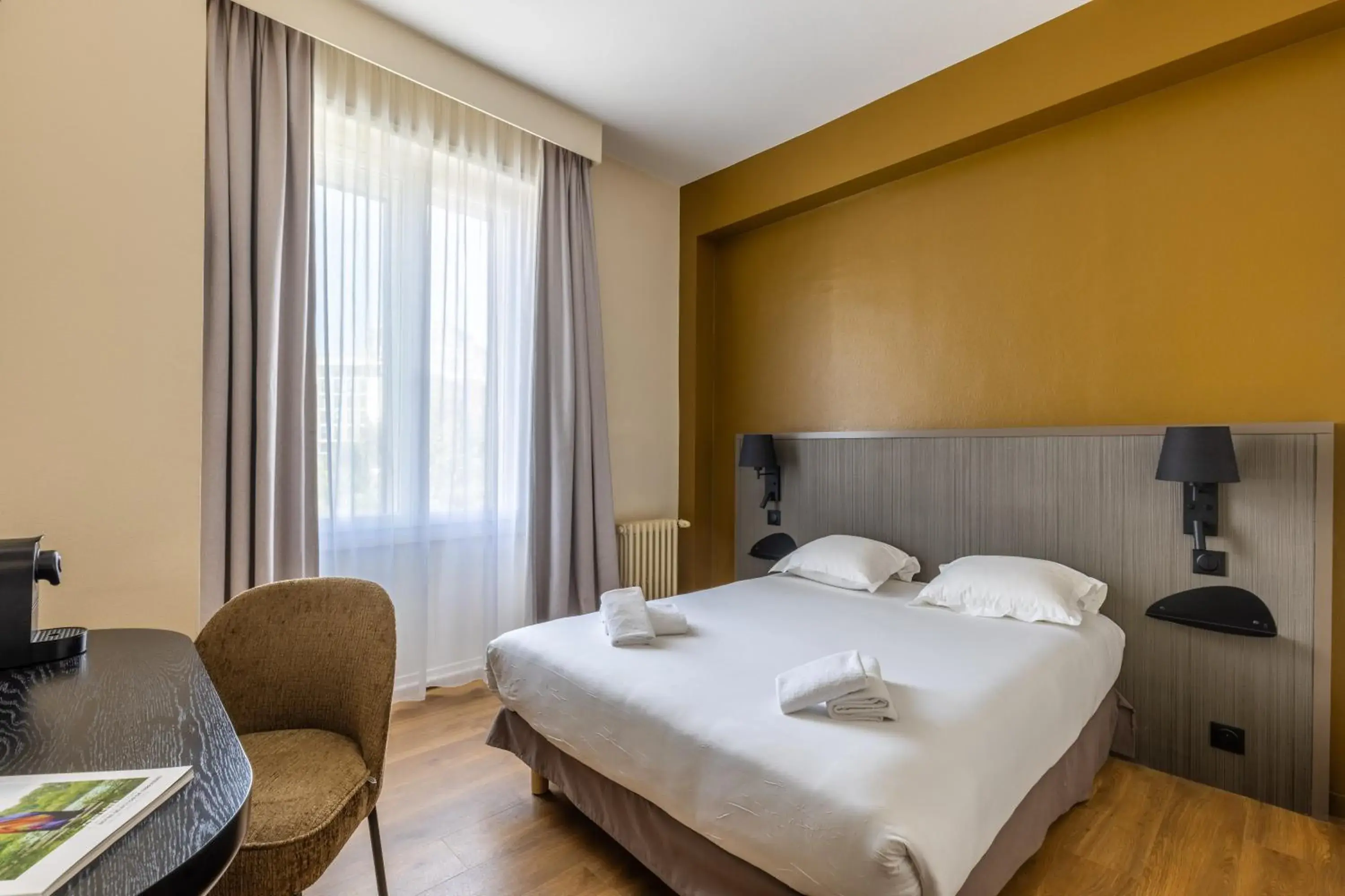 Bed in Hôtel Le Florin Bed in Hôtel Le Florin