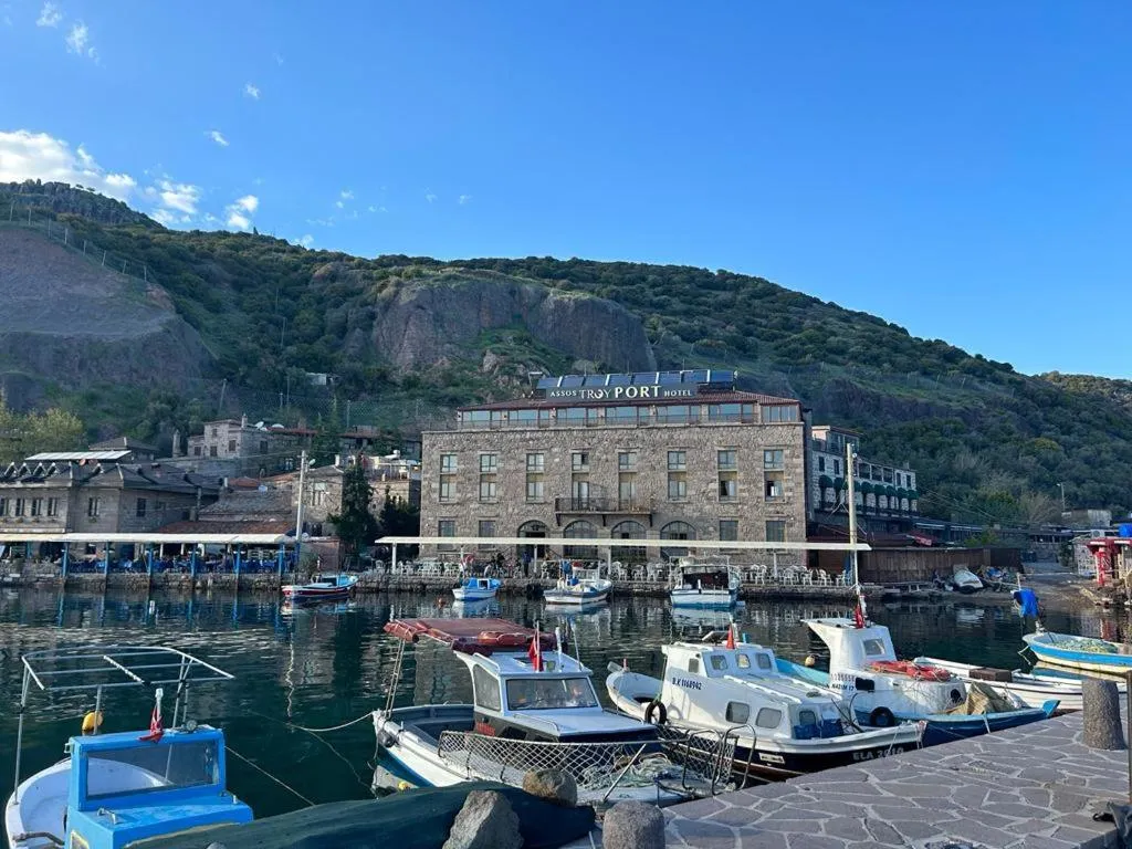 Assos Troy Port Hotel