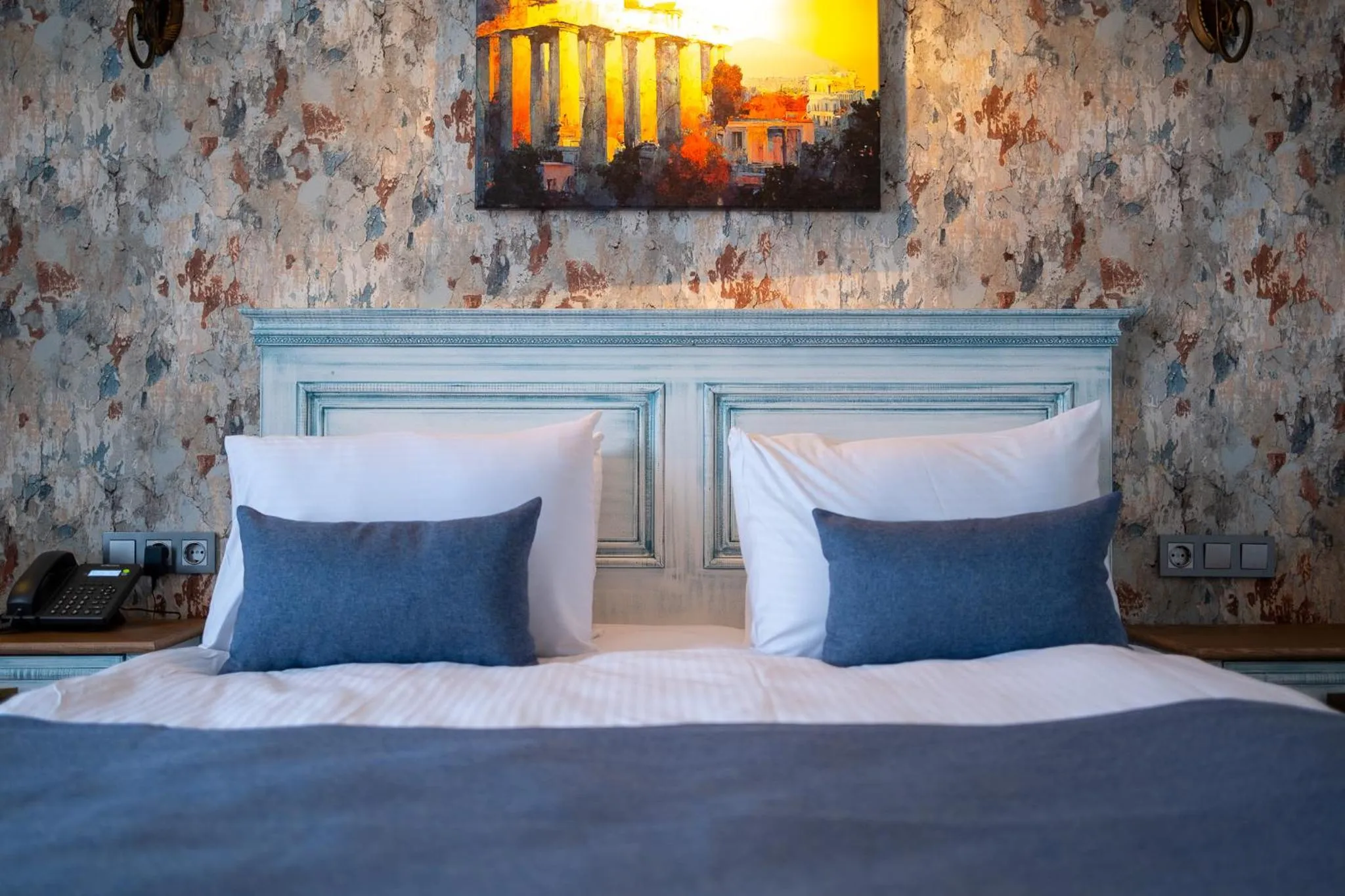 Bed in Assos Troy Port Hotel