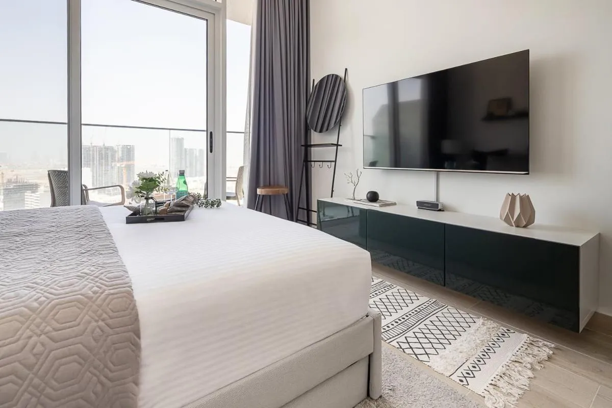 Bed in Frank Porter - Bloom Heights