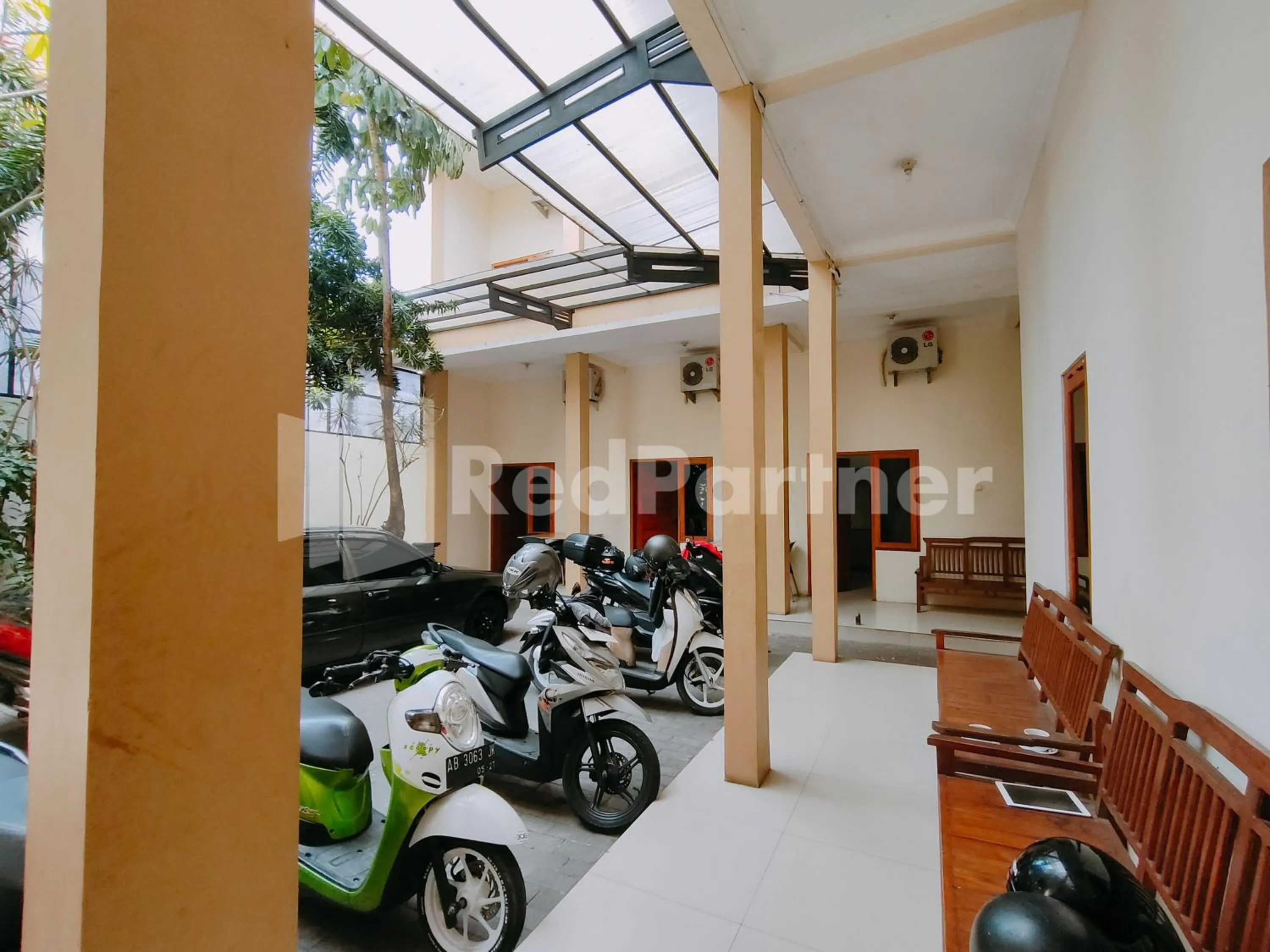 Parking in Calida Hotel Mitra RedDoorz near Alun Alun Wonosari