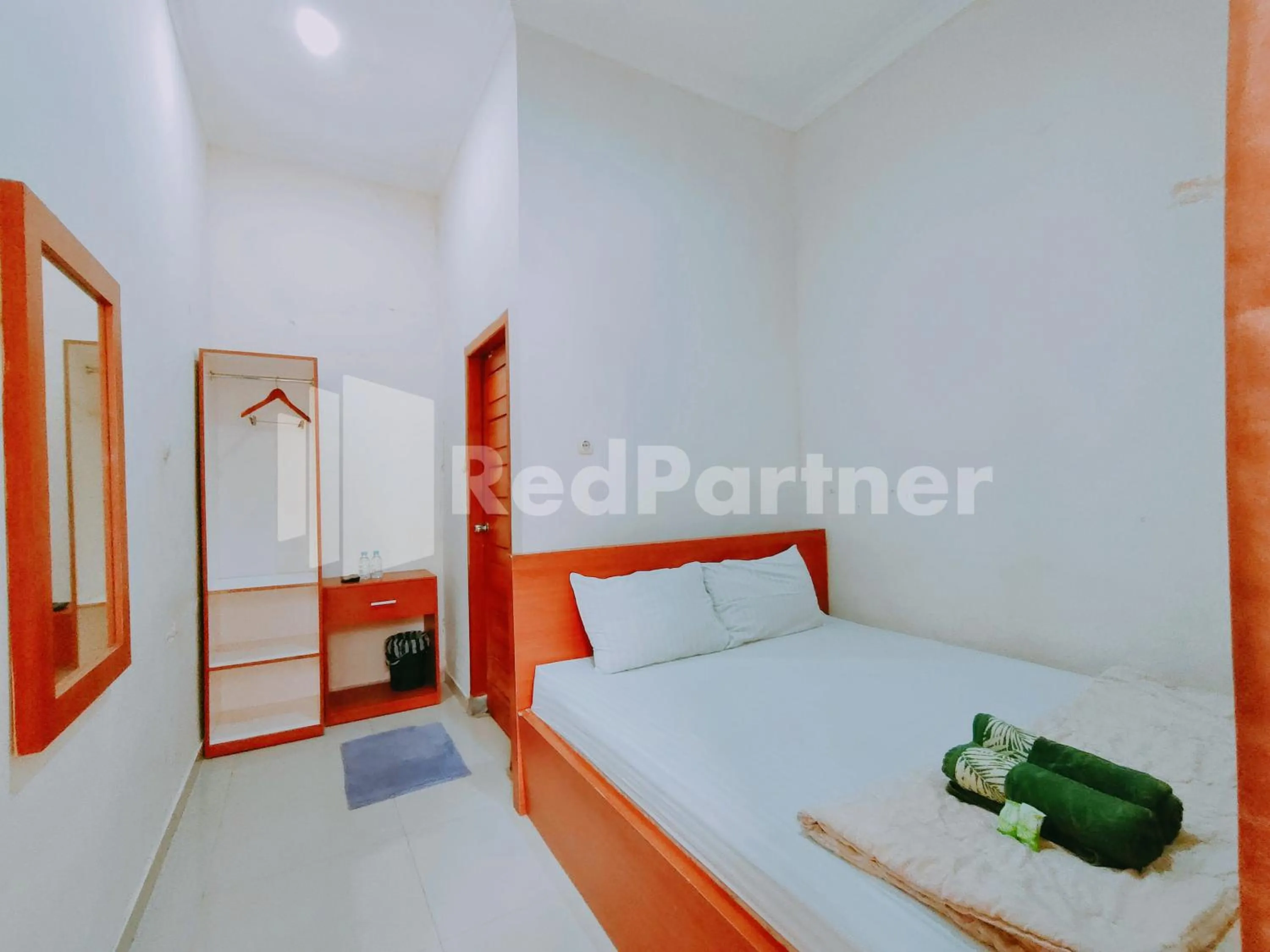 Bedroom, Bed in Calida Hotel Mitra RedDoorz near Alun Alun Wonosari