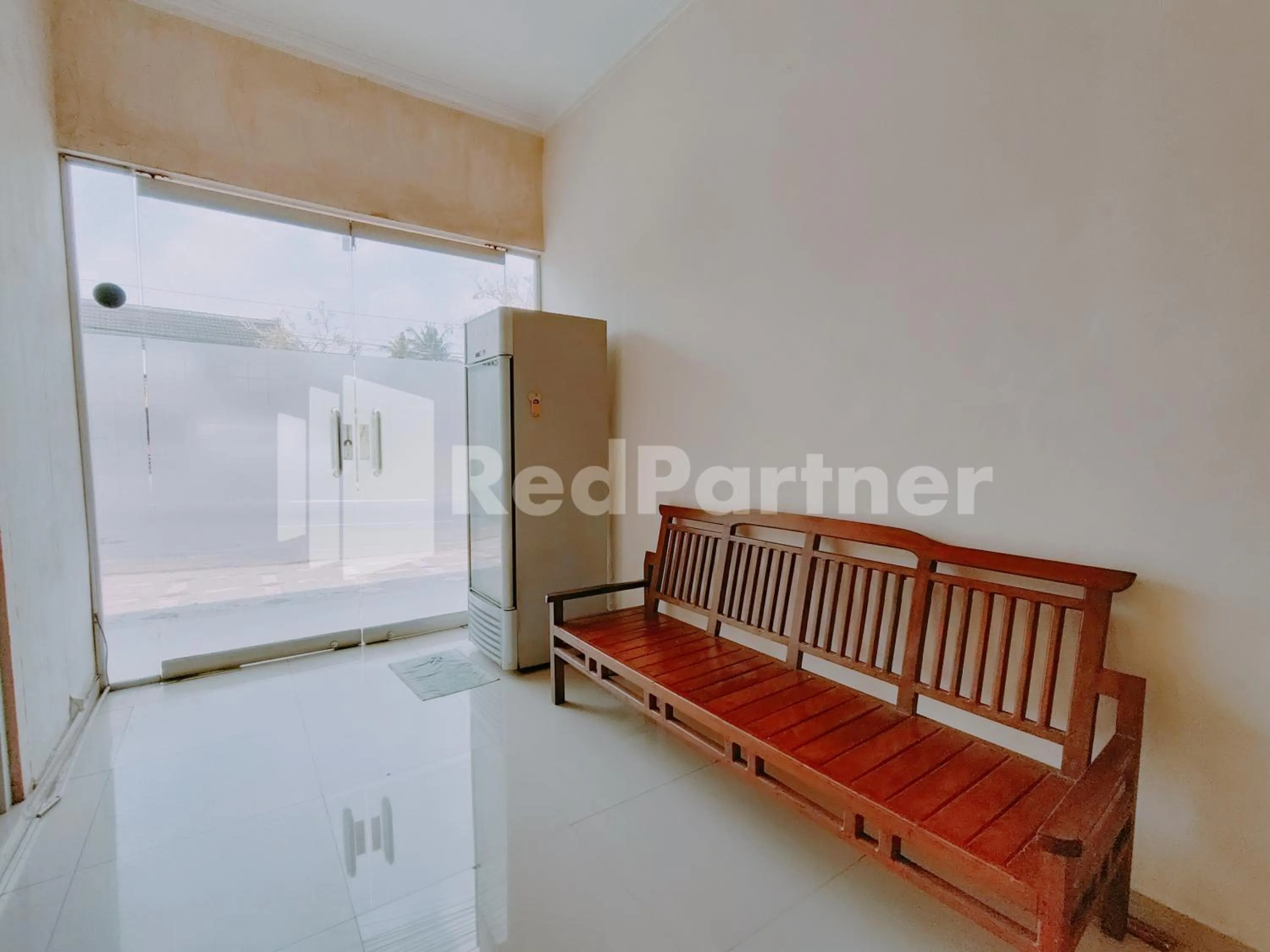 Seating area in Calida Hotel Mitra RedDoorz near Alun Alun Wonosari