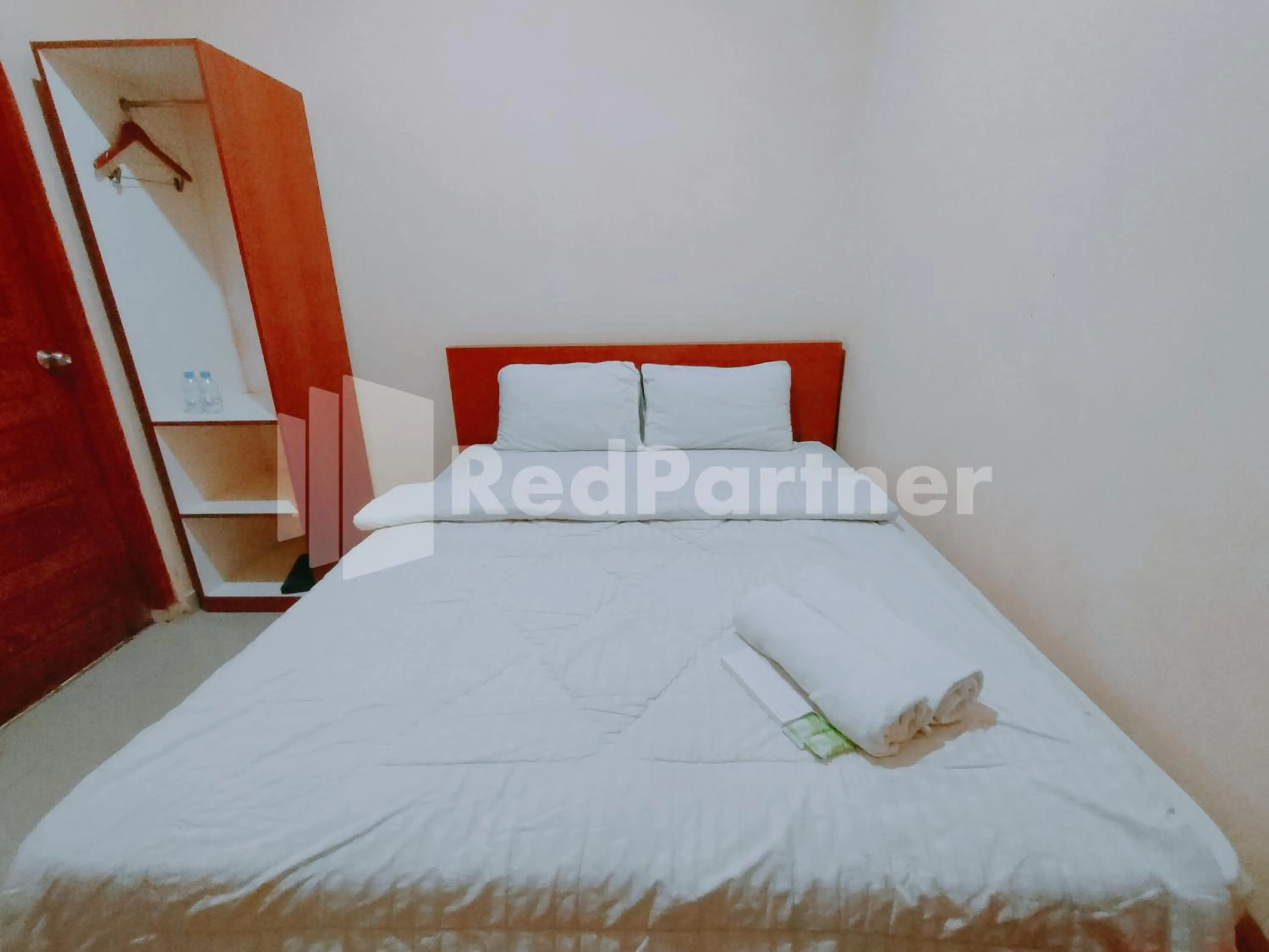 Bedroom, Bed in Calida Hotel Mitra RedDoorz near Alun Alun Wonosari