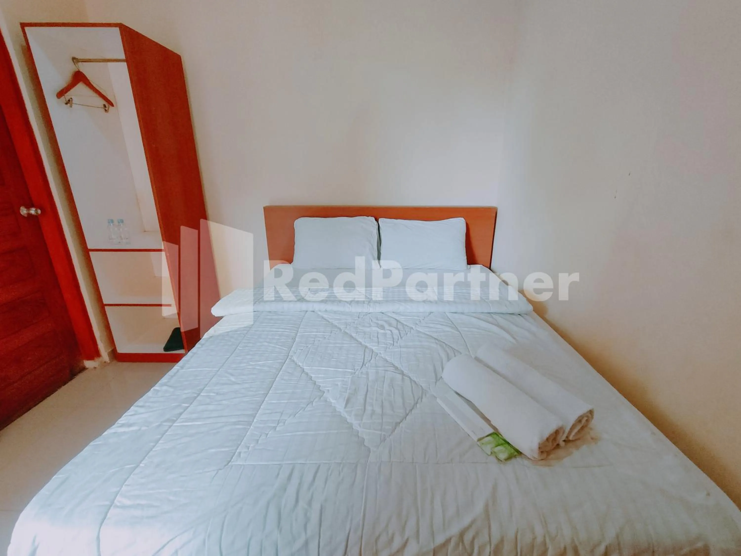 Bedroom, Bed in Calida Hotel Mitra RedDoorz near Alun Alun Wonosari