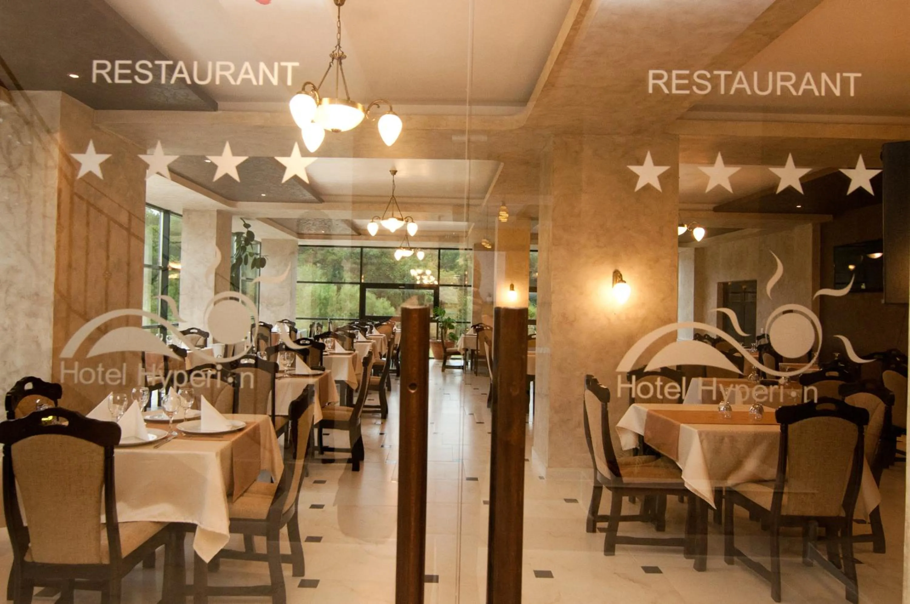 Restaurant/places to eat in Hotel Hyperion