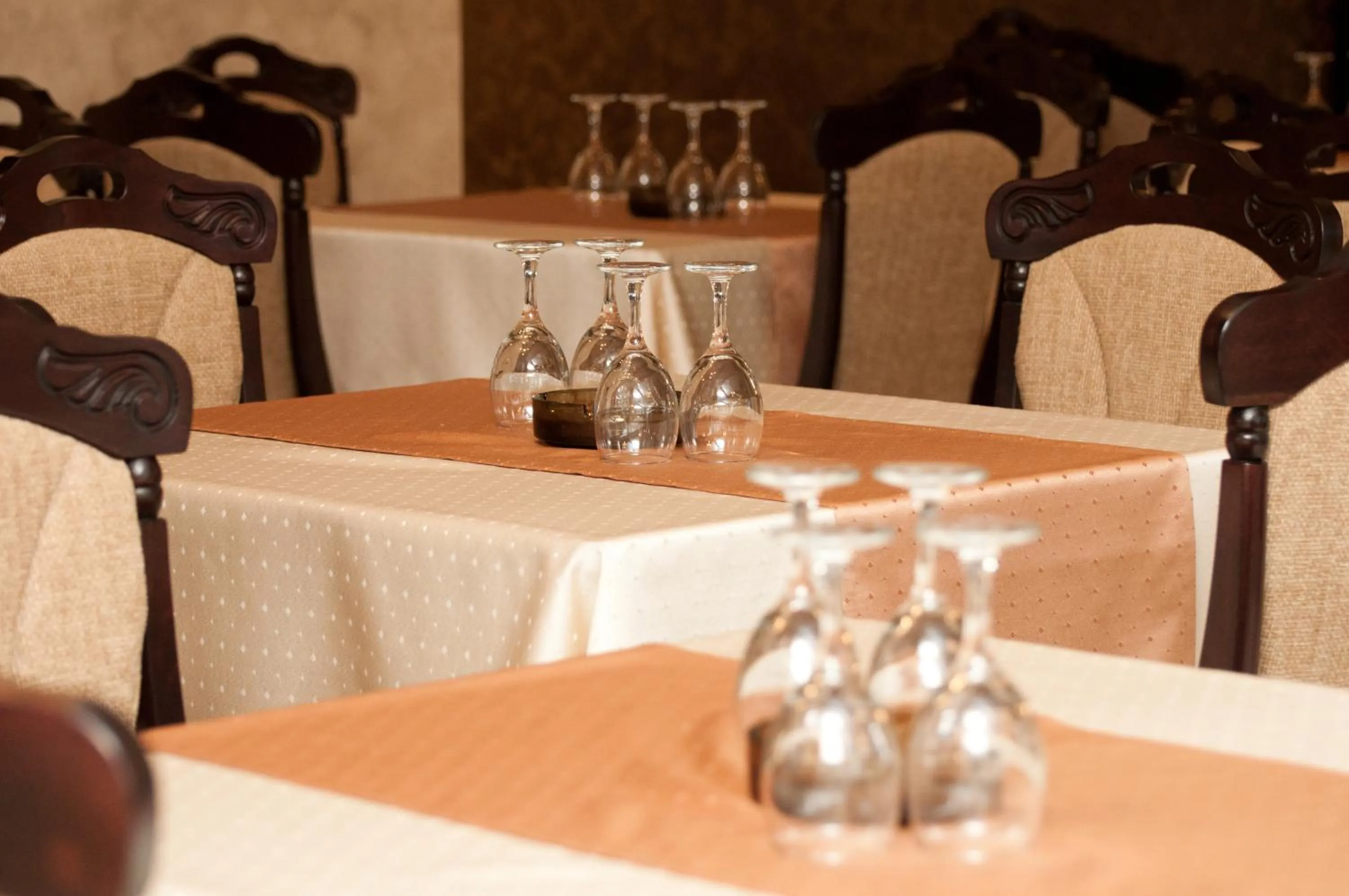 Restaurant/places to eat in Hotel Hyperion