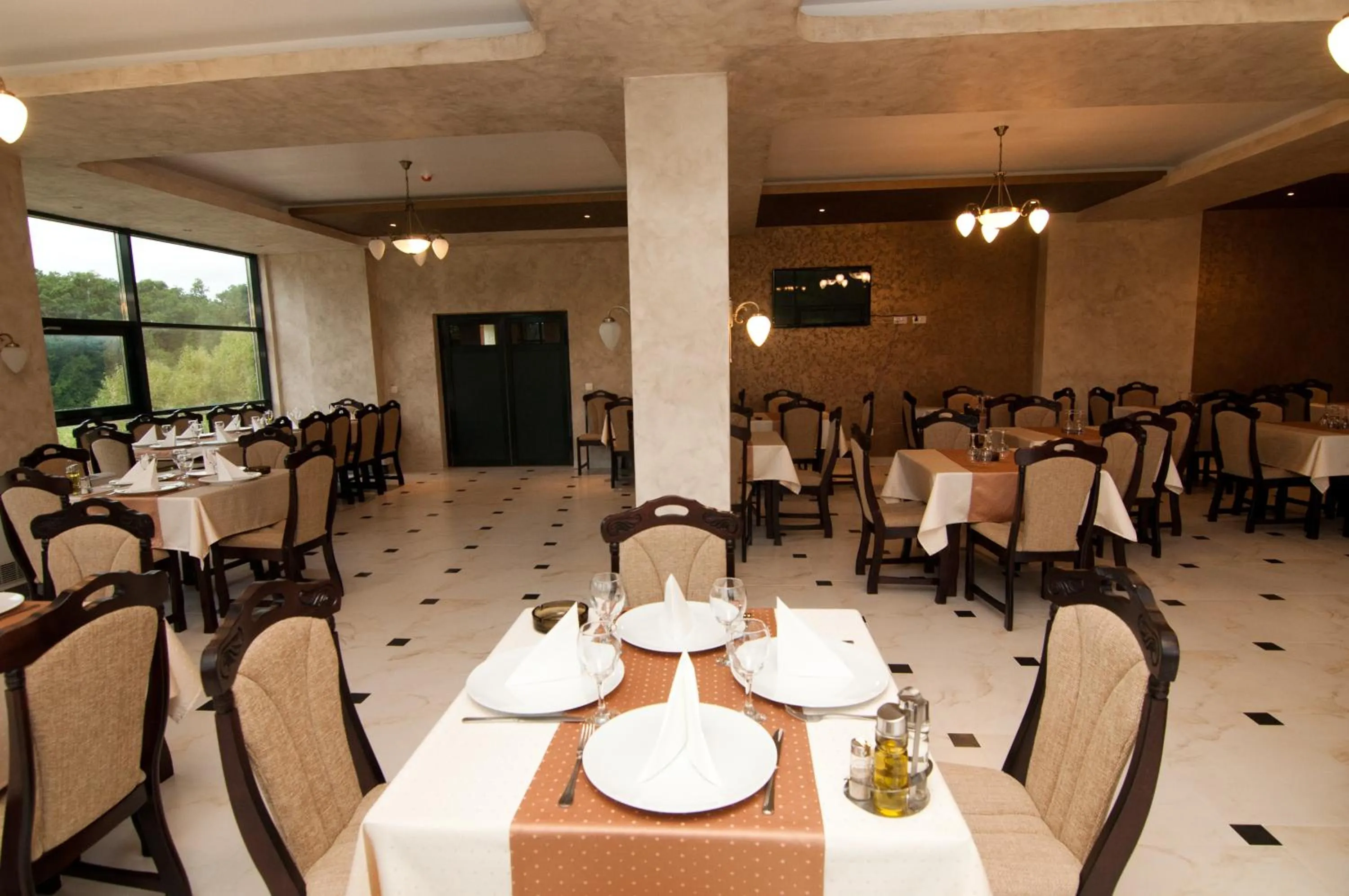 Restaurant/places to eat in Hotel Hyperion