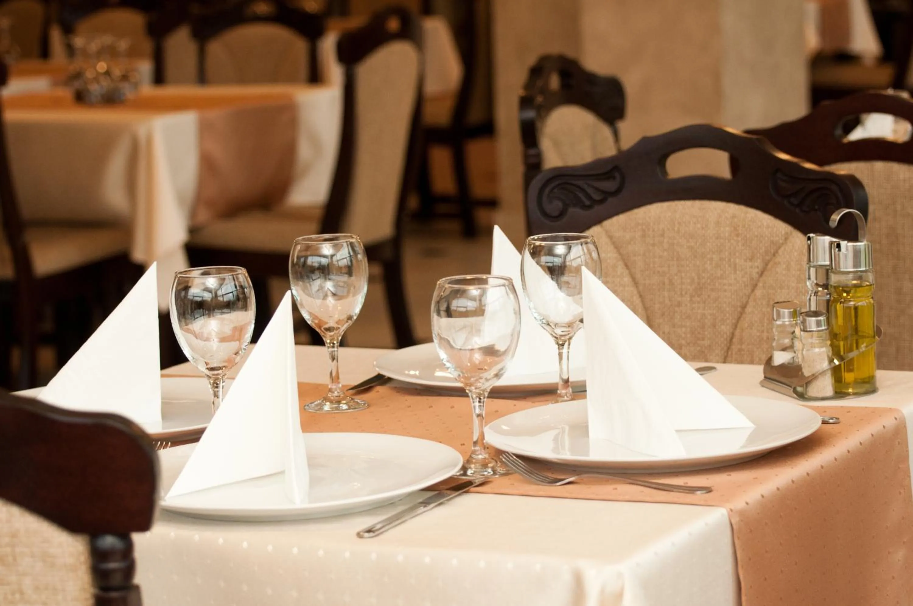 Restaurant/places to eat in Hotel Hyperion