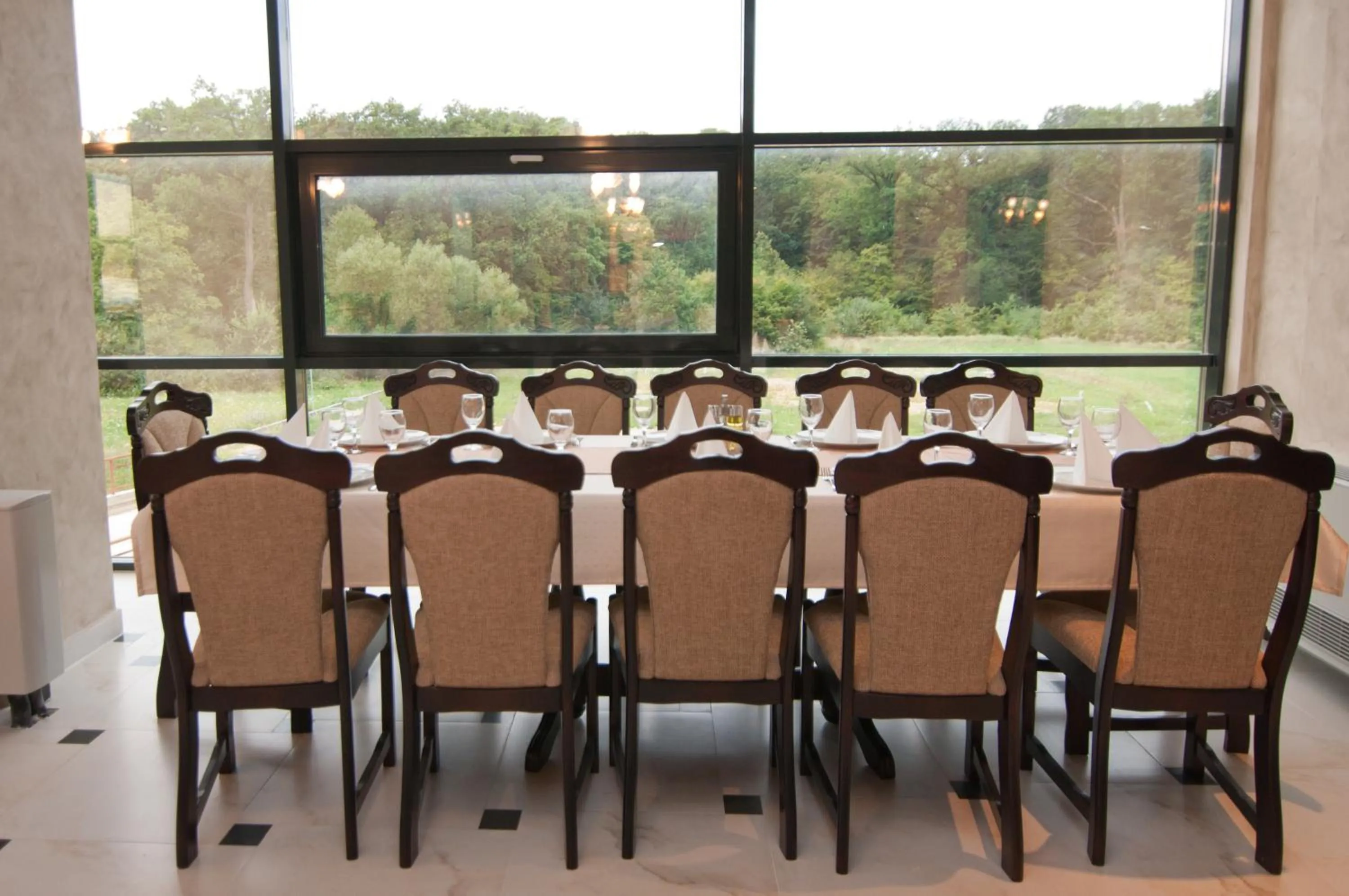 Restaurant/places to eat in Hotel Hyperion