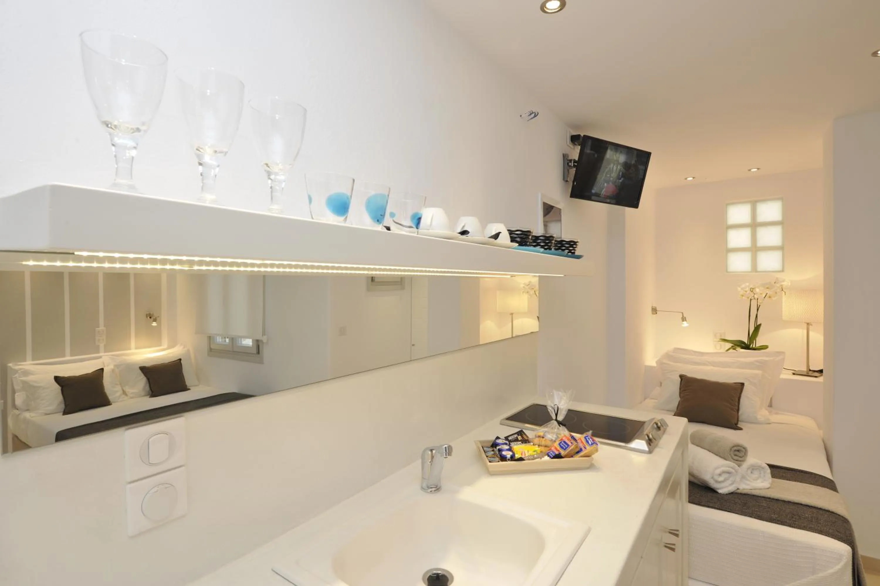 Kitchen or kitchenette in Romantica Suites