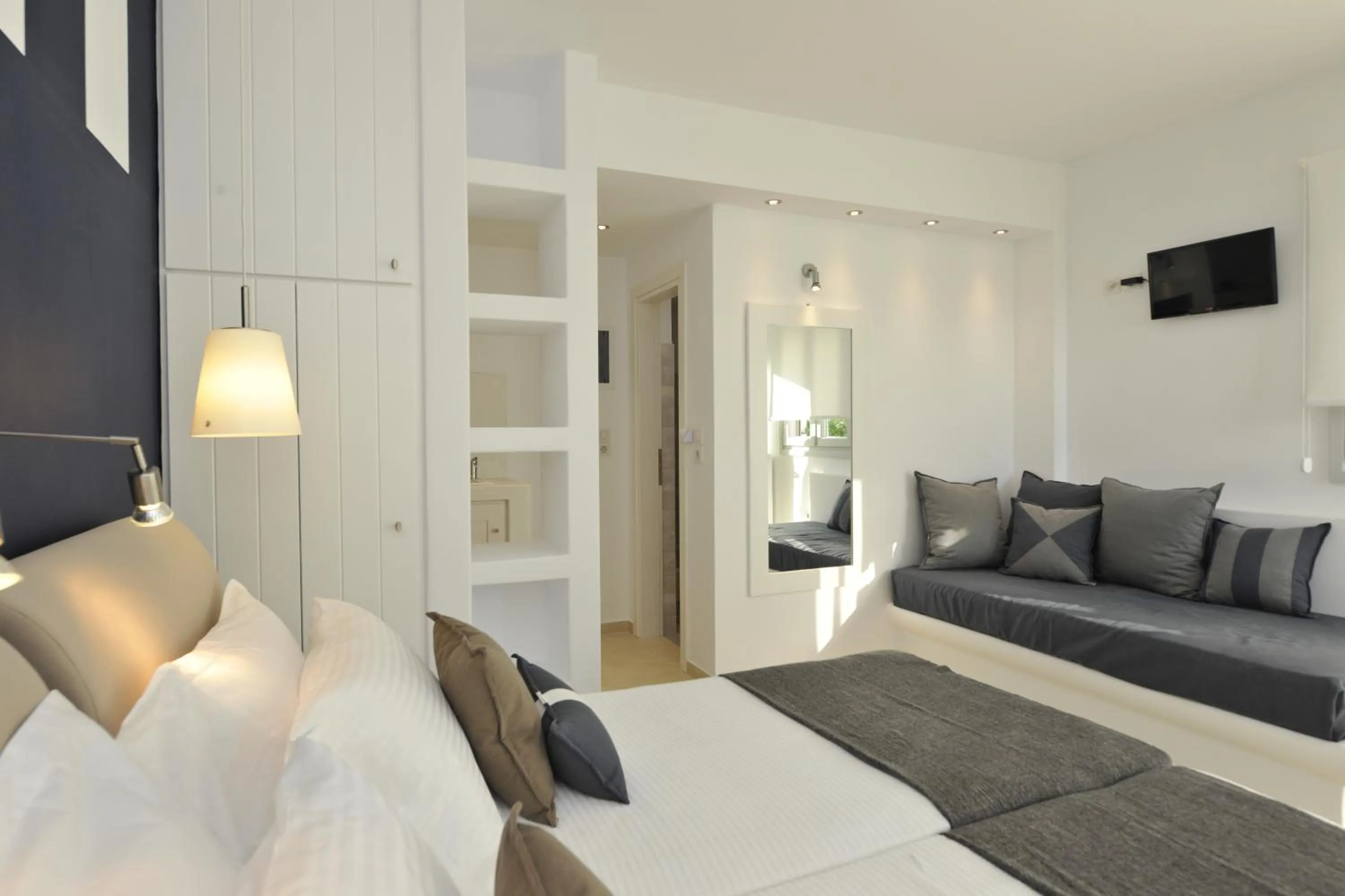 Kitchen or kitchenette, Bed in Romantica Suites