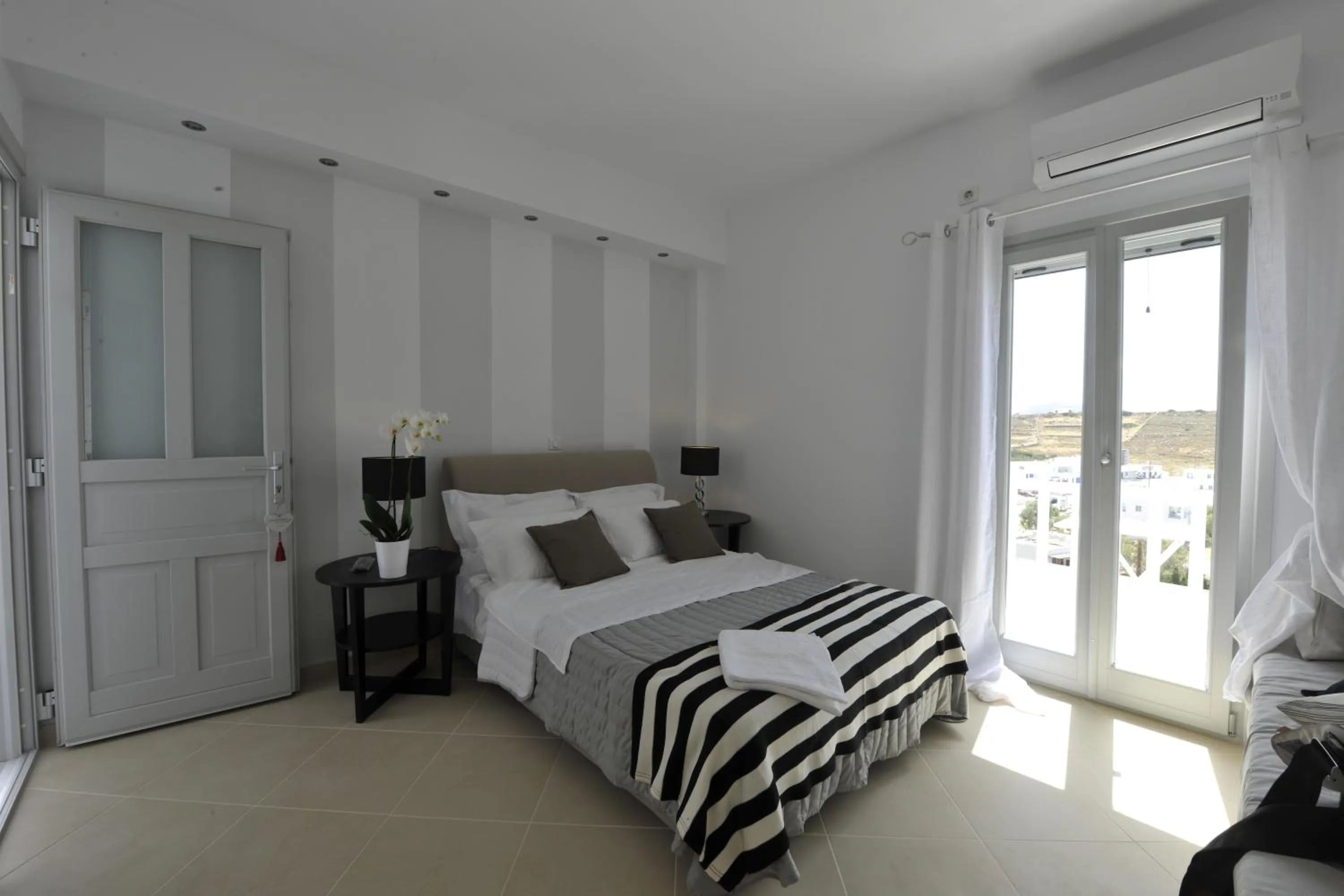 Balcony/Terrace, Bed in Romantica Suites