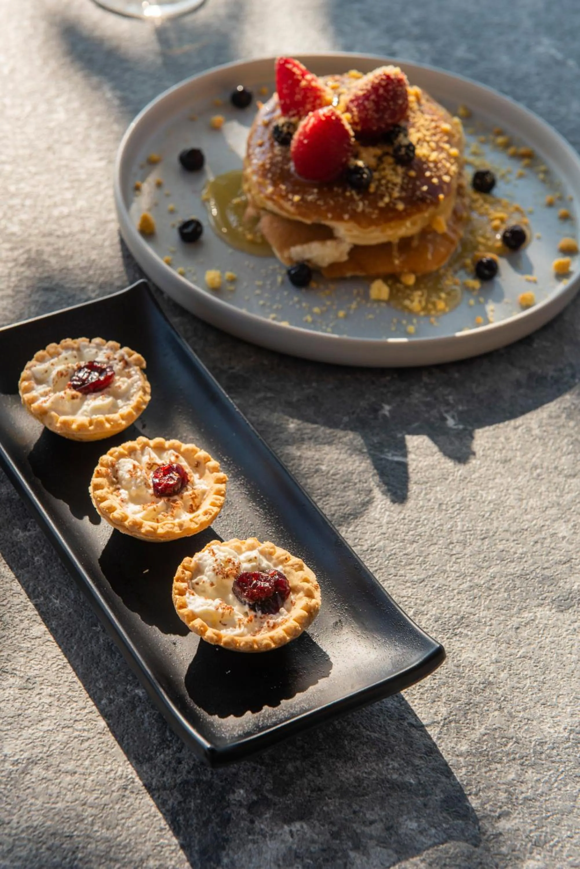 Restaurant/places to eat in Ostria Sea Side Hotel