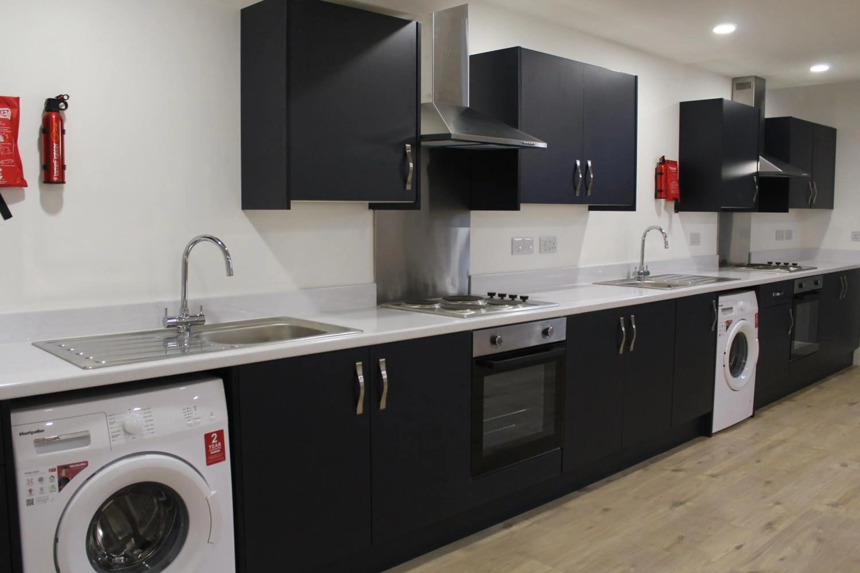 Communal kitchen in Maze apartments and rooms Free parking