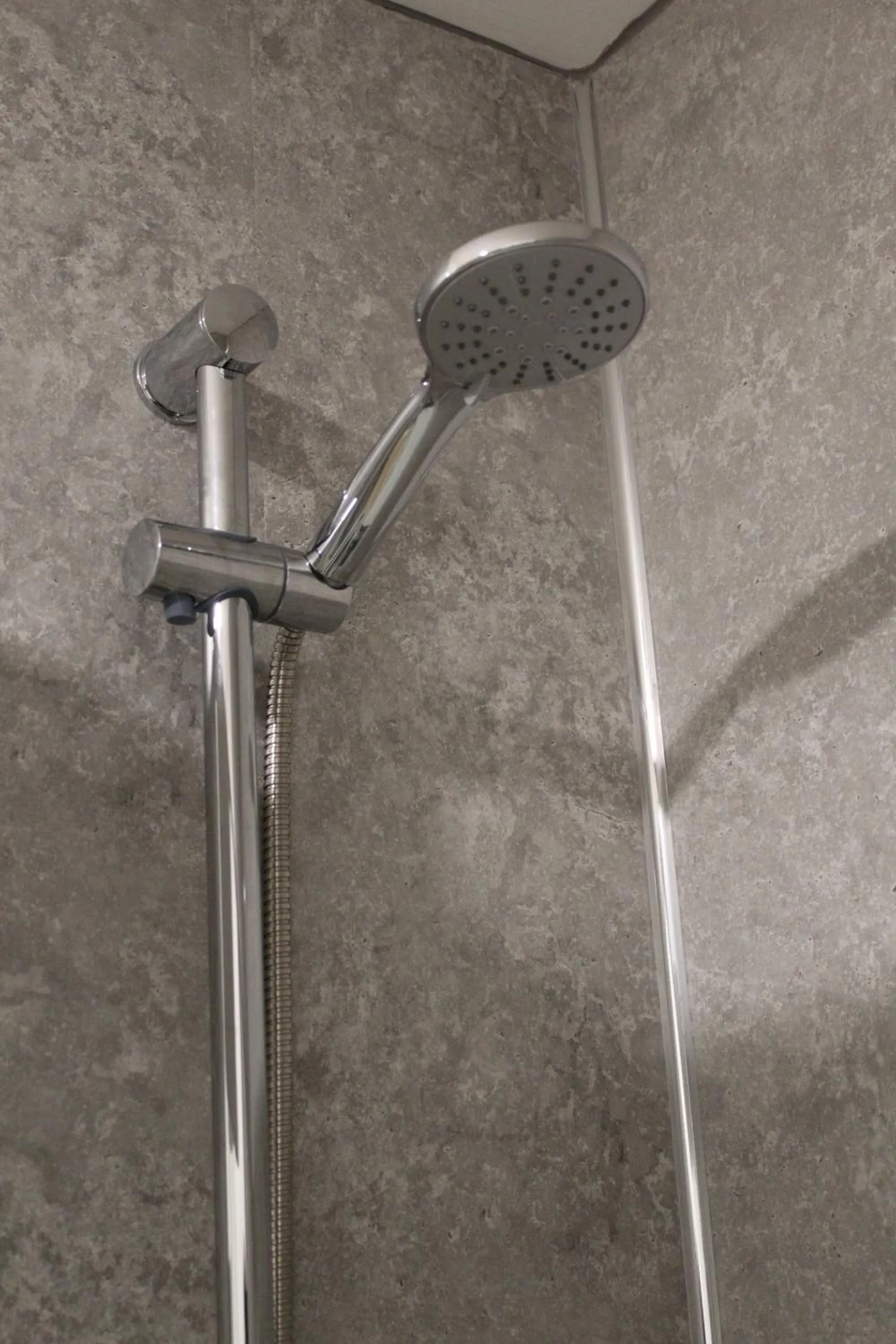 Shower in Maze apartments and rooms Free parking