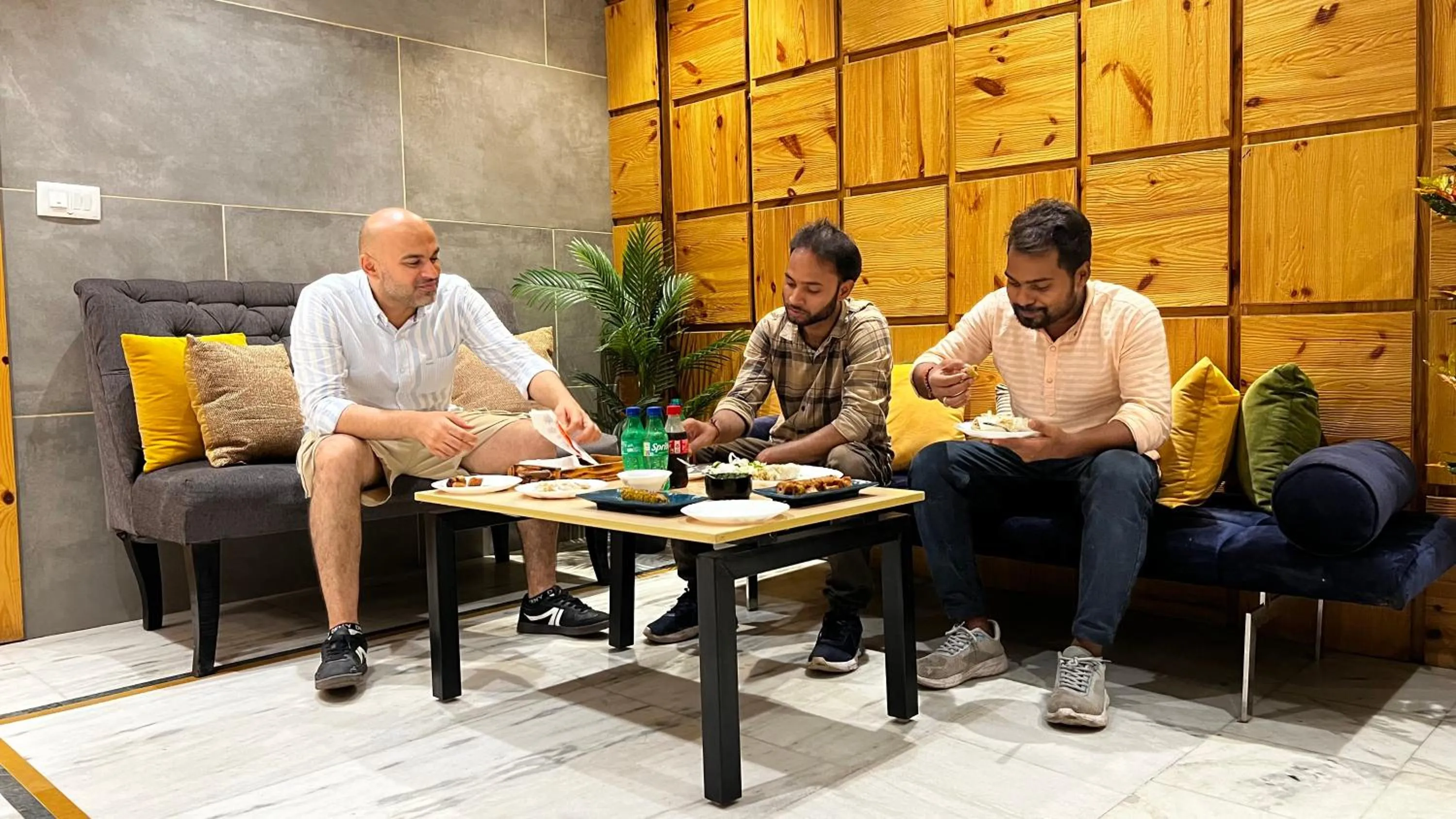 Dining area in Divine Inn Hotel Near Rajouri Garden Main Market