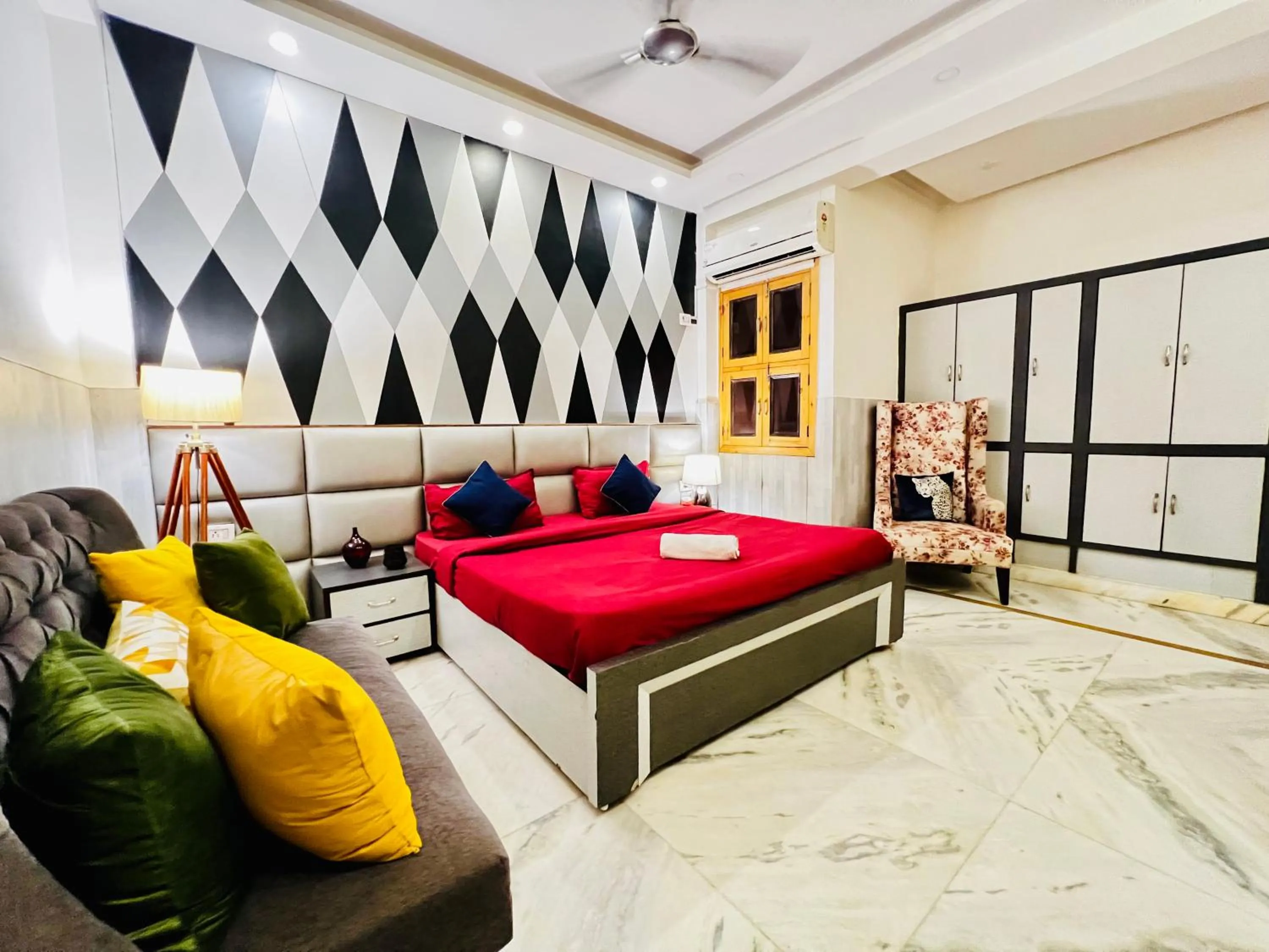 Bed in Divine Inn Hotel Near Rajouri Garden Main Market