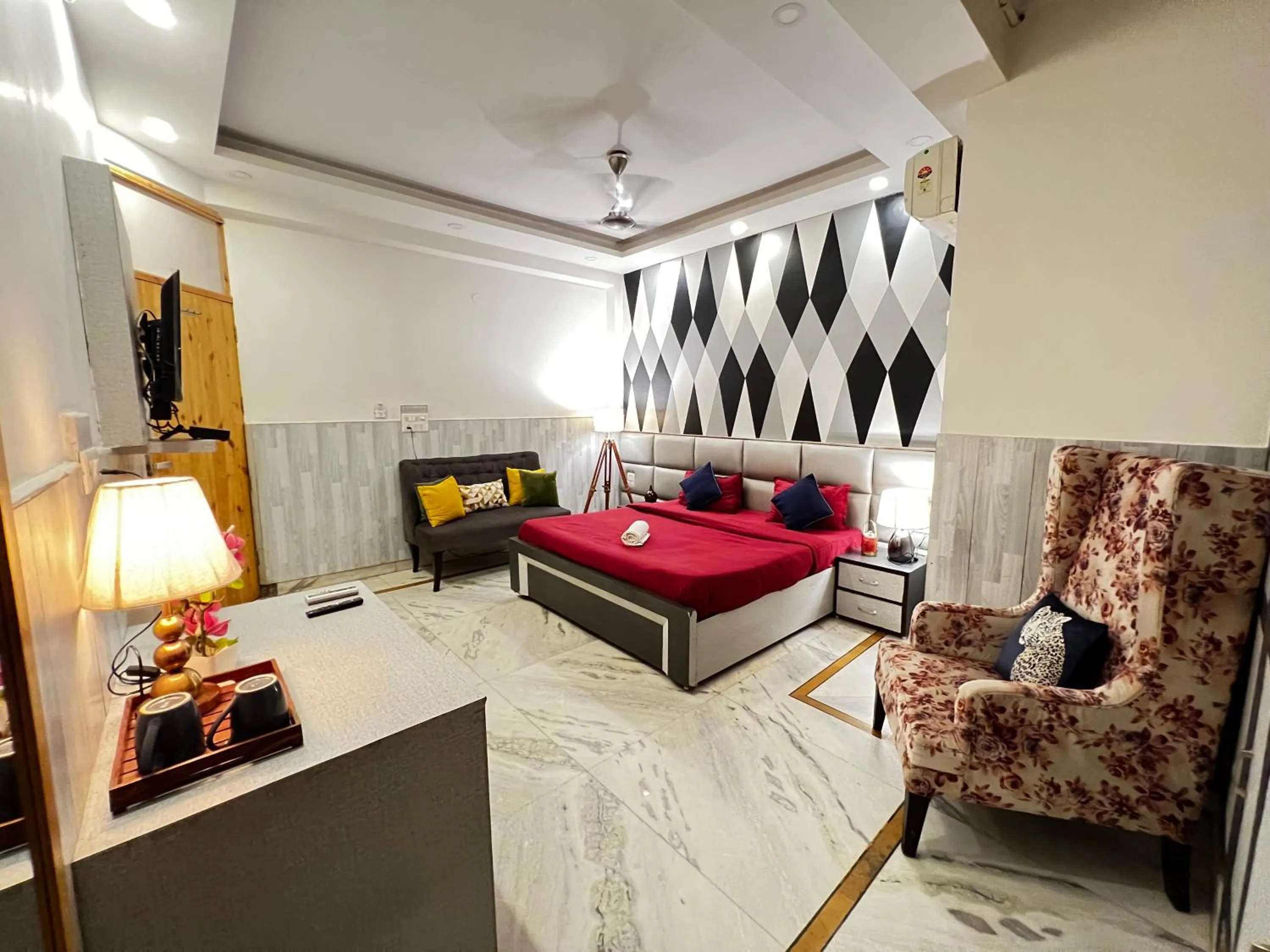 Bed in Divine Inn Hotel Near Rajouri Garden Main Market