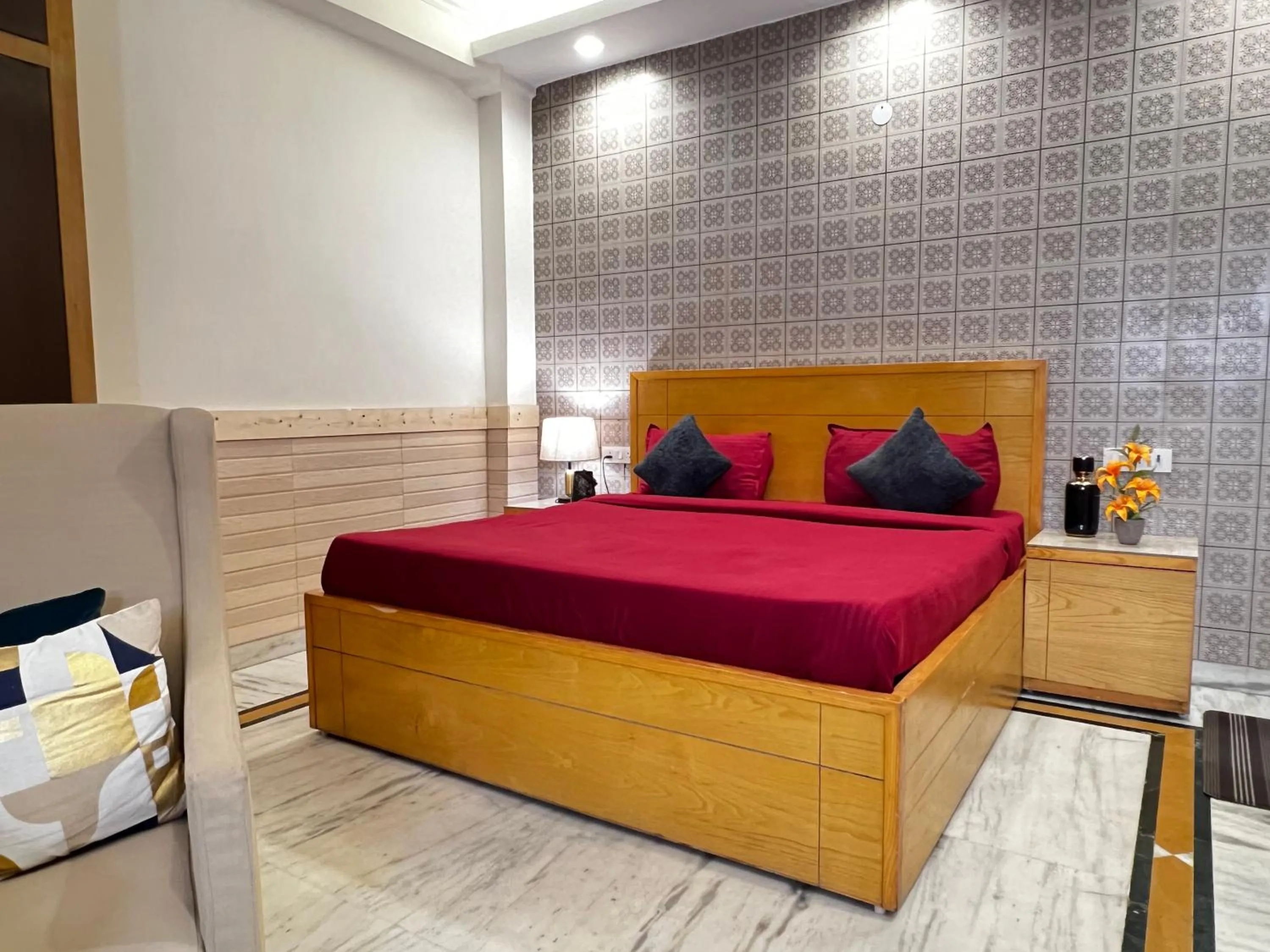 Bed in Divine Inn Hotel Near Rajouri Garden Main Market