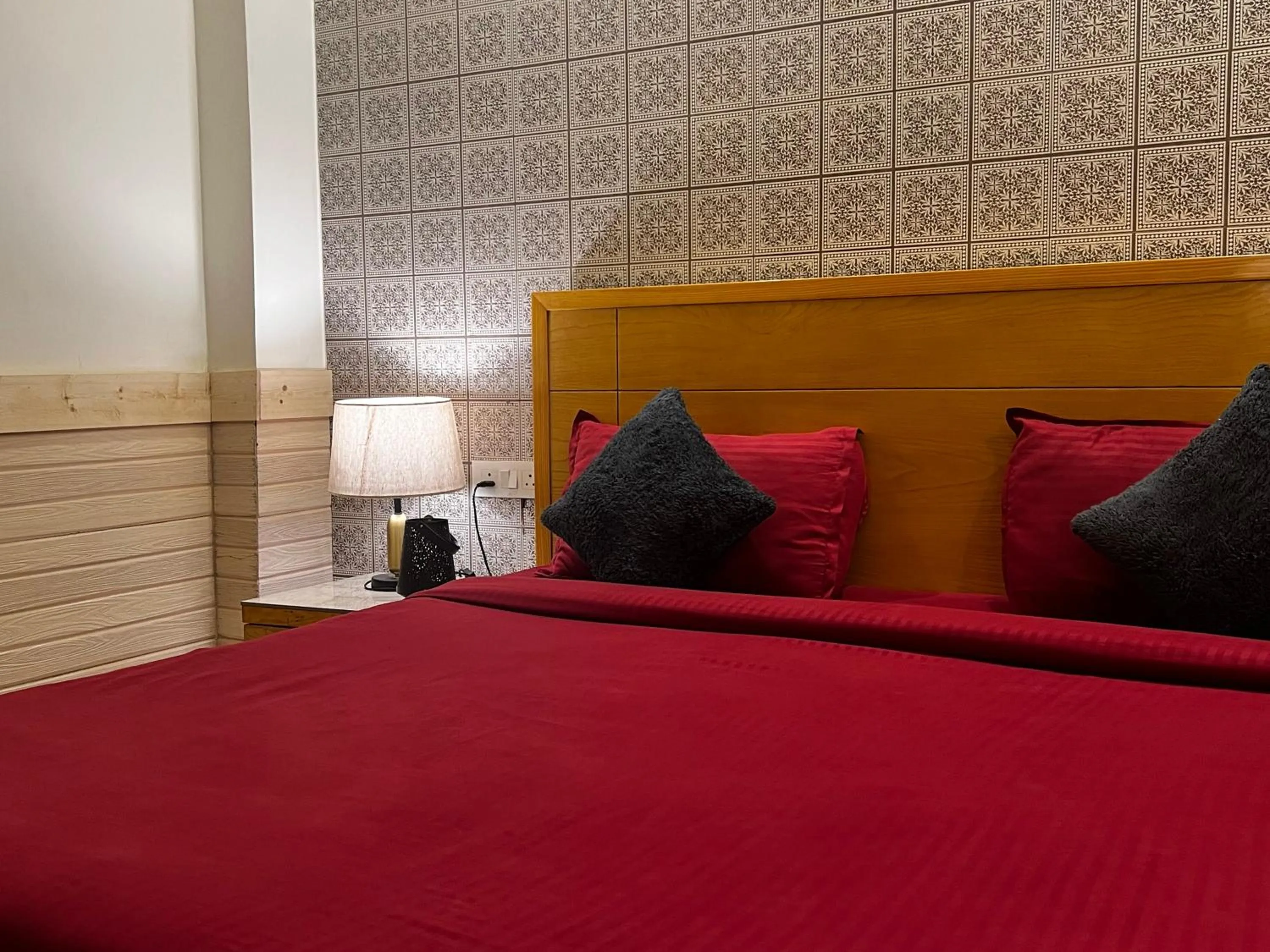 Bed in Divine Inn Hotel Near Rajouri Garden Main Market
